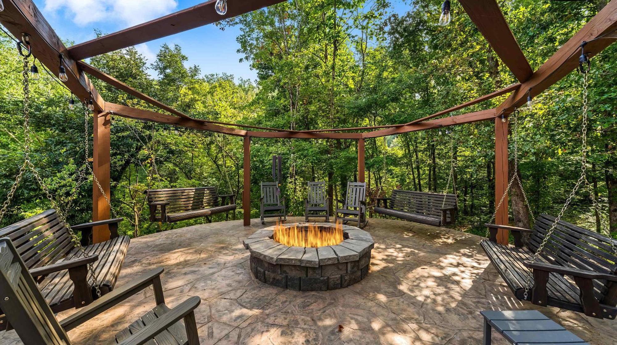 Its Got It All Yall - Pool, Theater, Arcade, Fire Place, Firepit, Hot Tub Holiday home *
