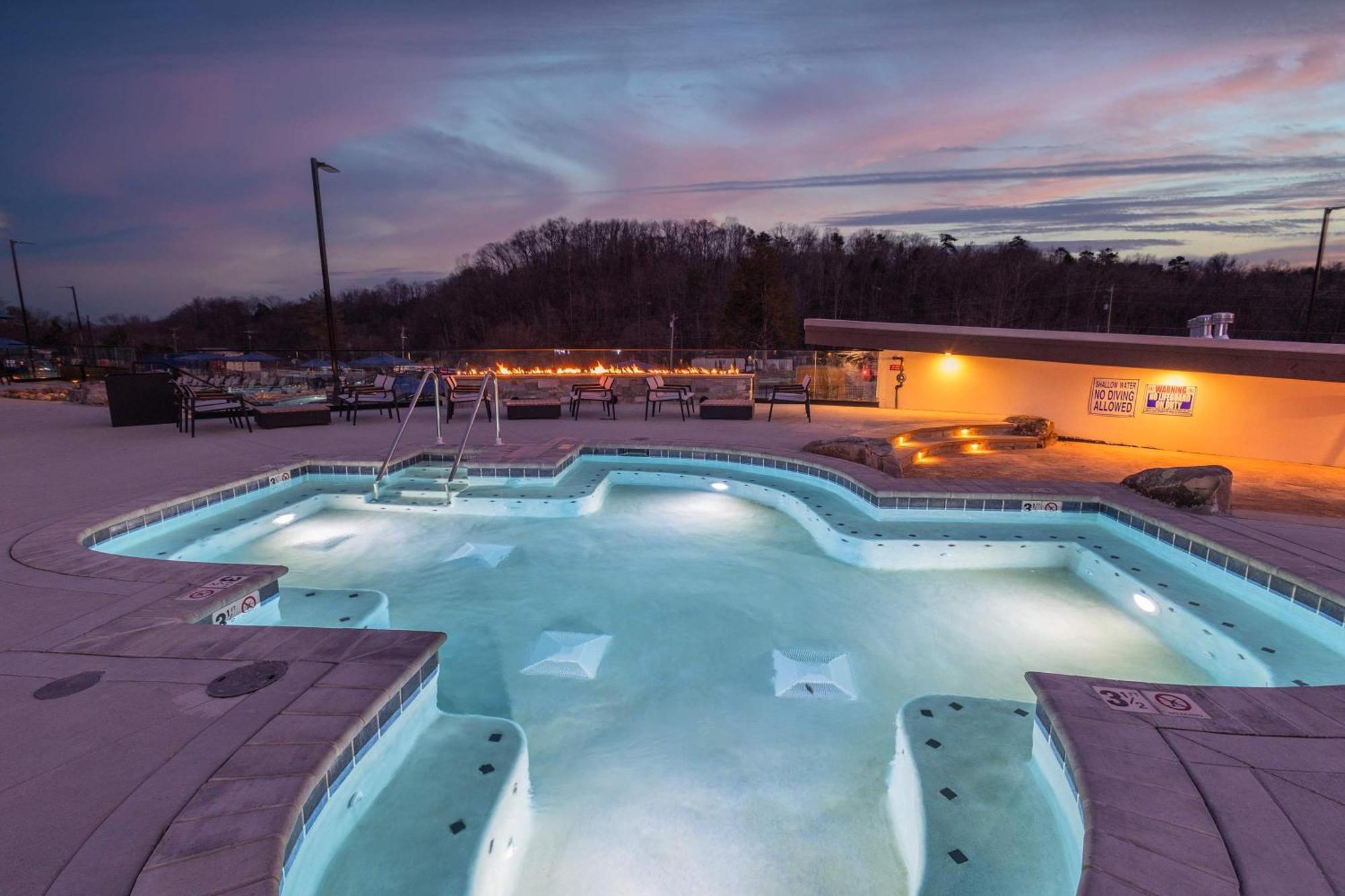 Sleep 27 Guests In New Home! Pigeon Forge