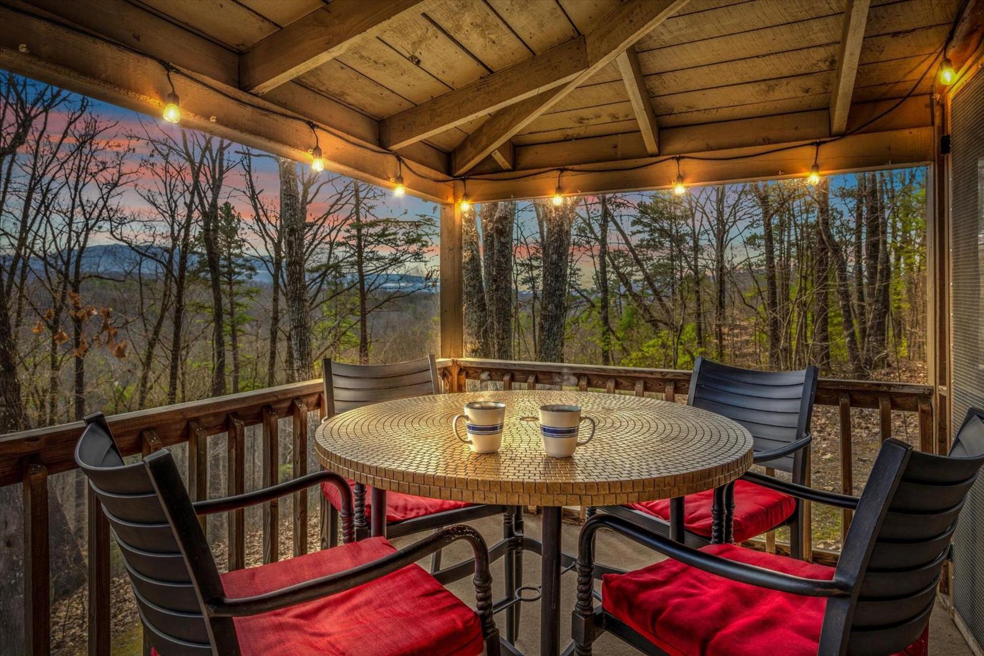 Serene W Hot Tub, Games, Wi-fi, Pets Ok *