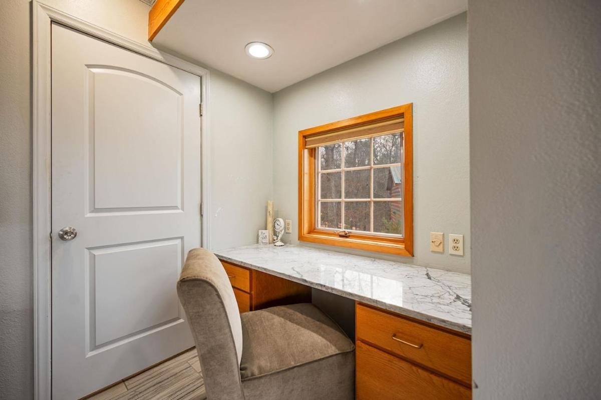 Lux,hottub,game Room,central Location,mountain View *
