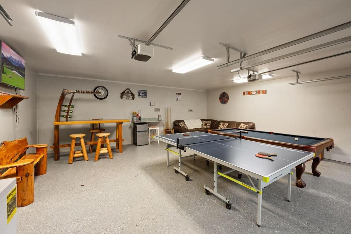 Lux,hottub,game Room,central Location,mountain View Holiday home *