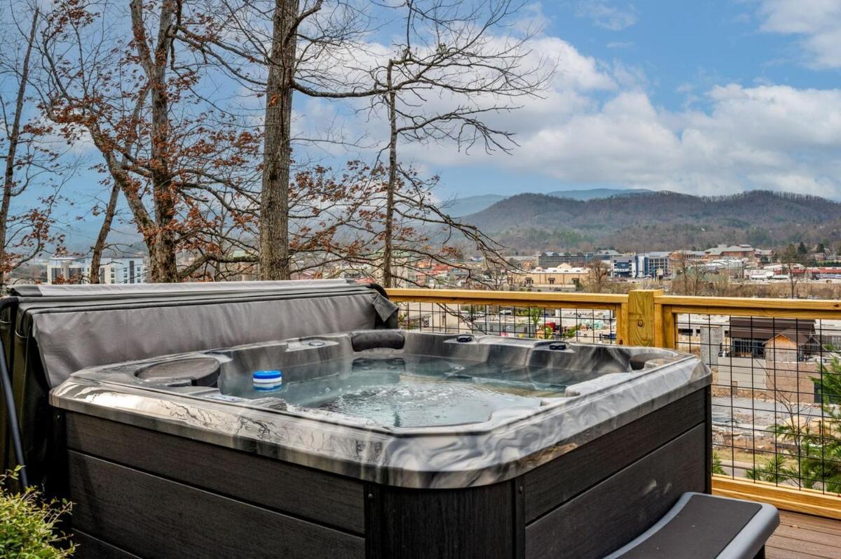 Holiday home Lux,hottub,game Room,central Location,mountain View Pigeon Forge