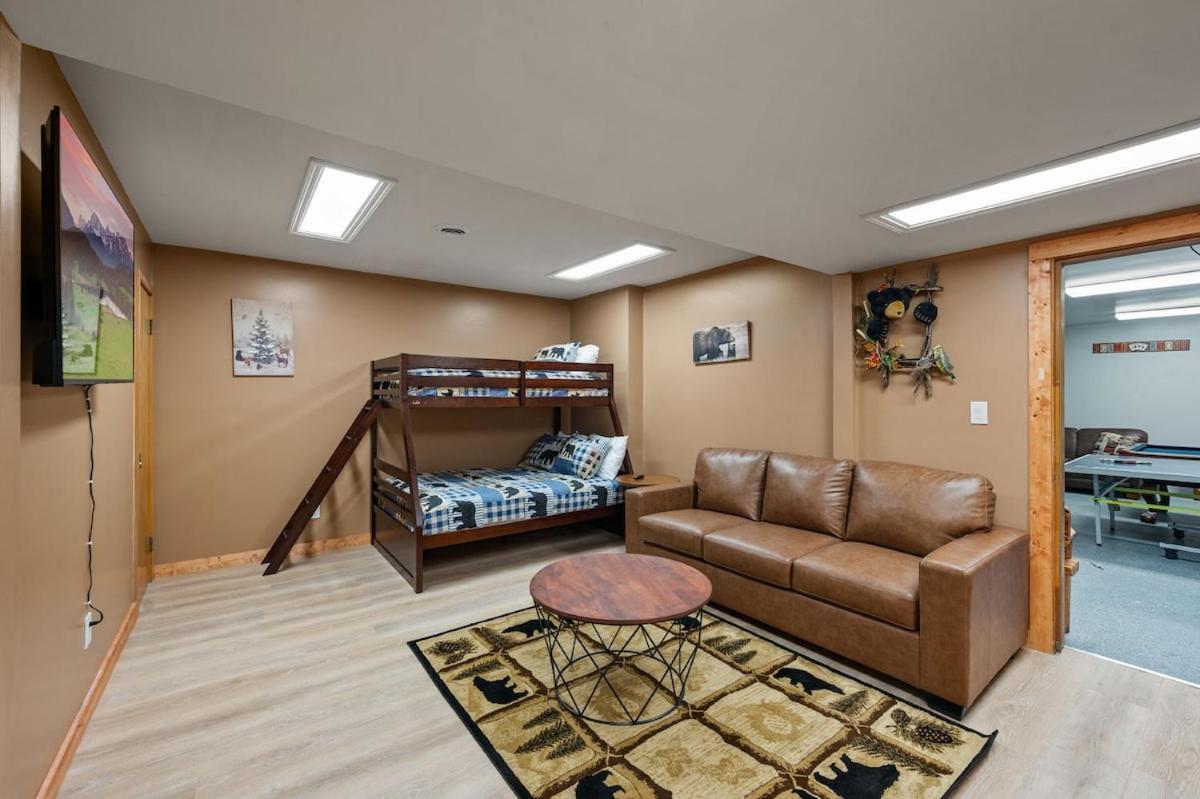 Lux,hottub,game Room,central Location,mountain View *