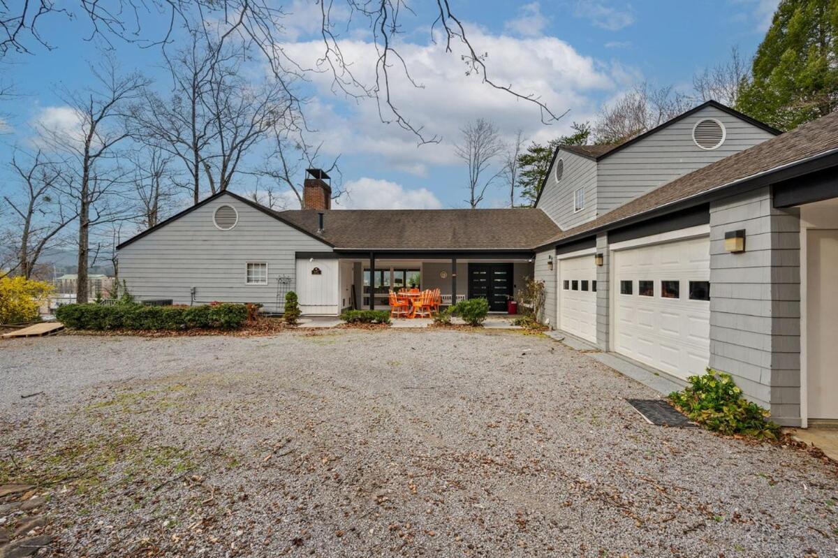 Lux,hottub,game Room,central Location,mountain View Holiday home