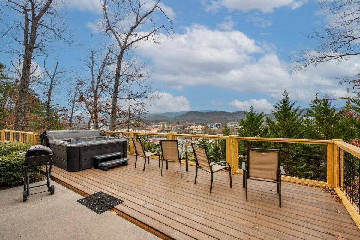 Lux,hottub,game Room,central Location,mountain View Holiday home *