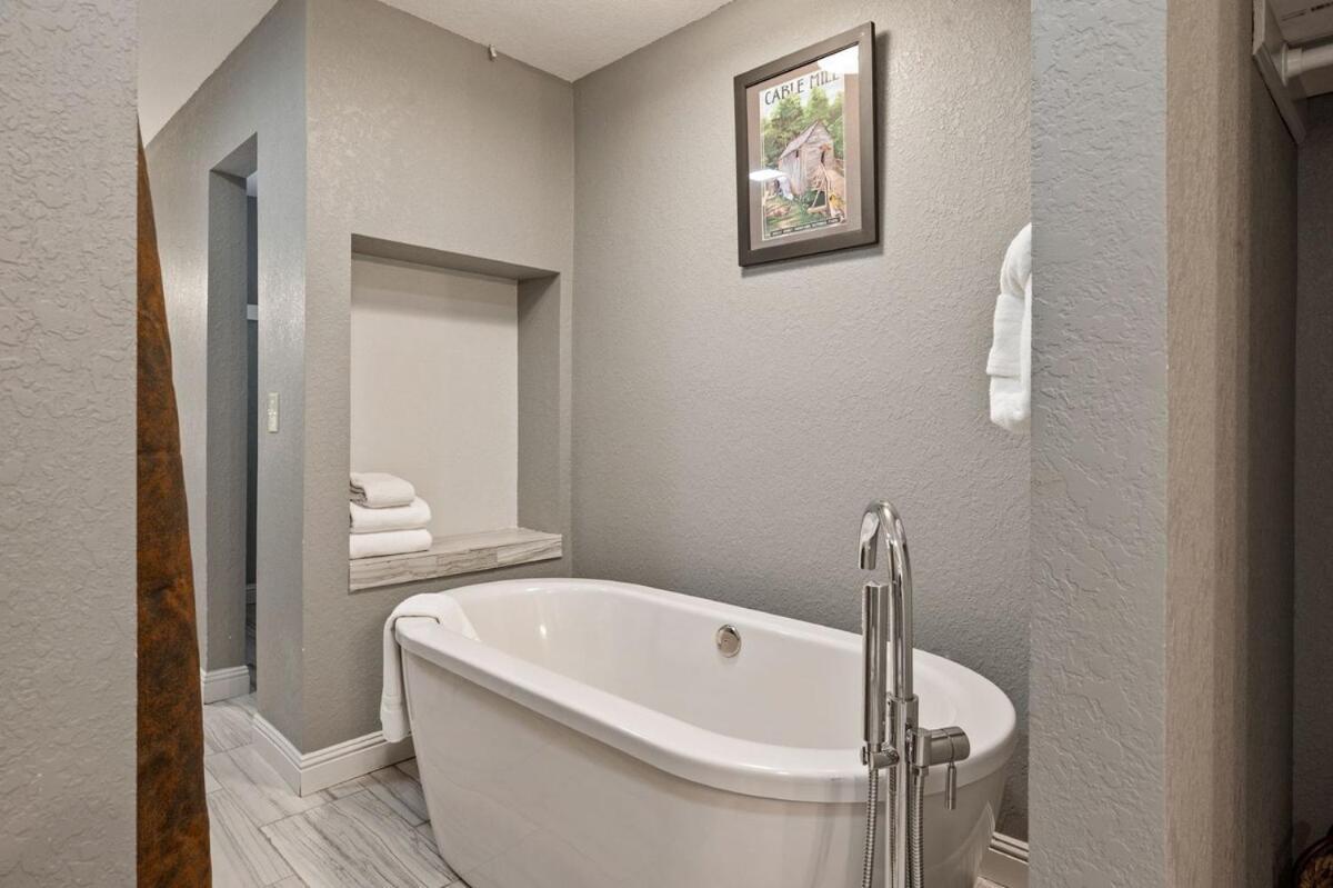 Holiday home Lux,hottub,game Room,central Location,mountain View