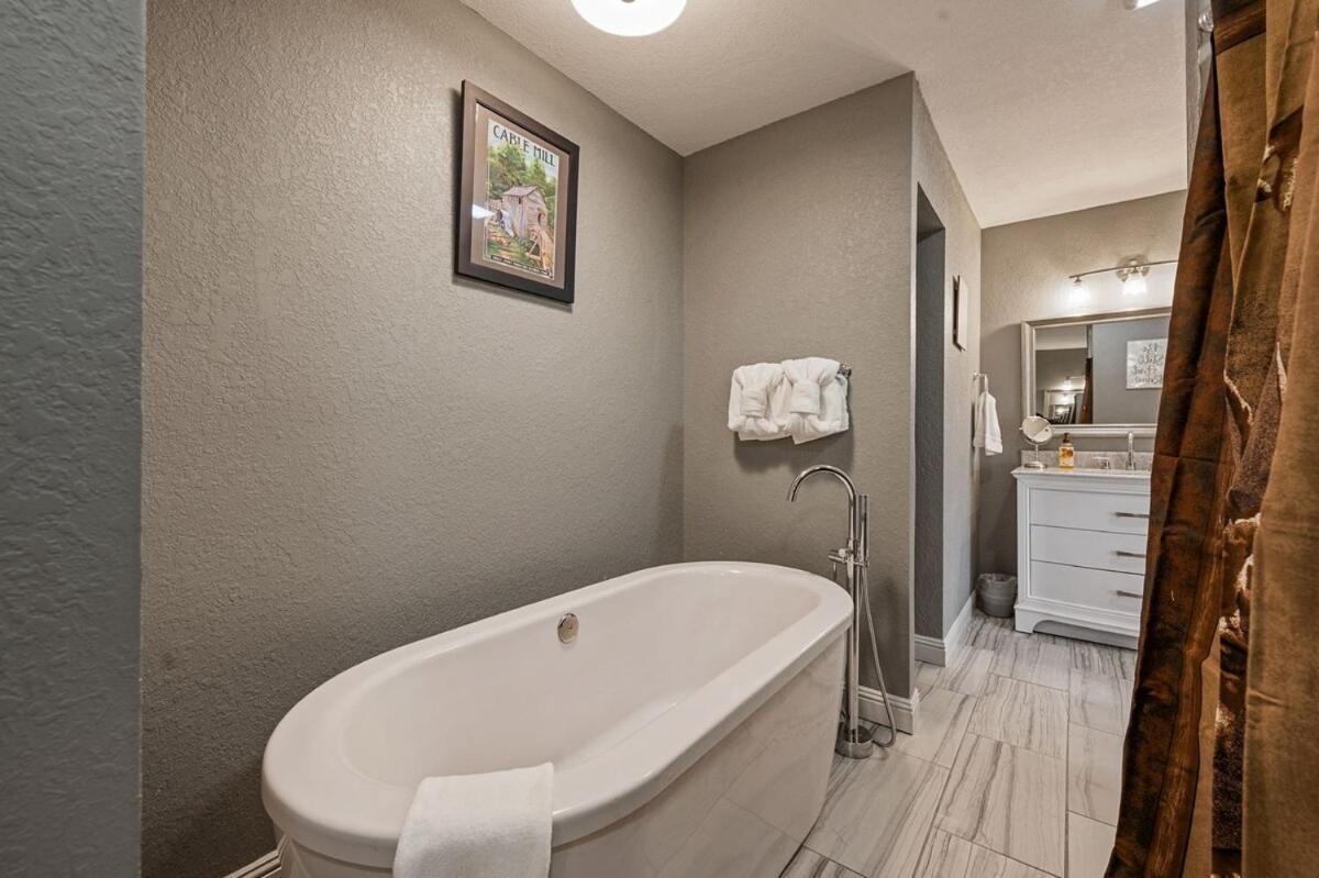 Holiday home Lux,hottub,game Room,central Location,mountain View *
