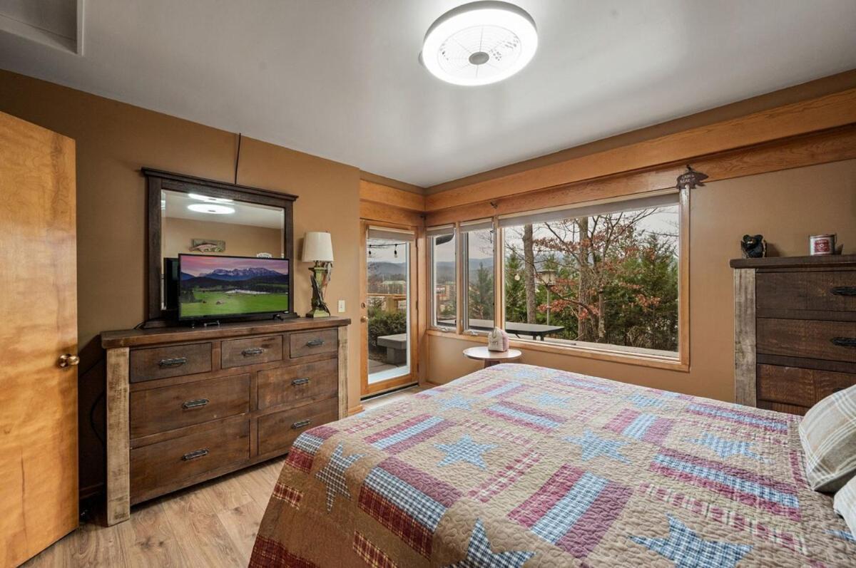 Lux,hottub,game Room,central Location,mountain View *
