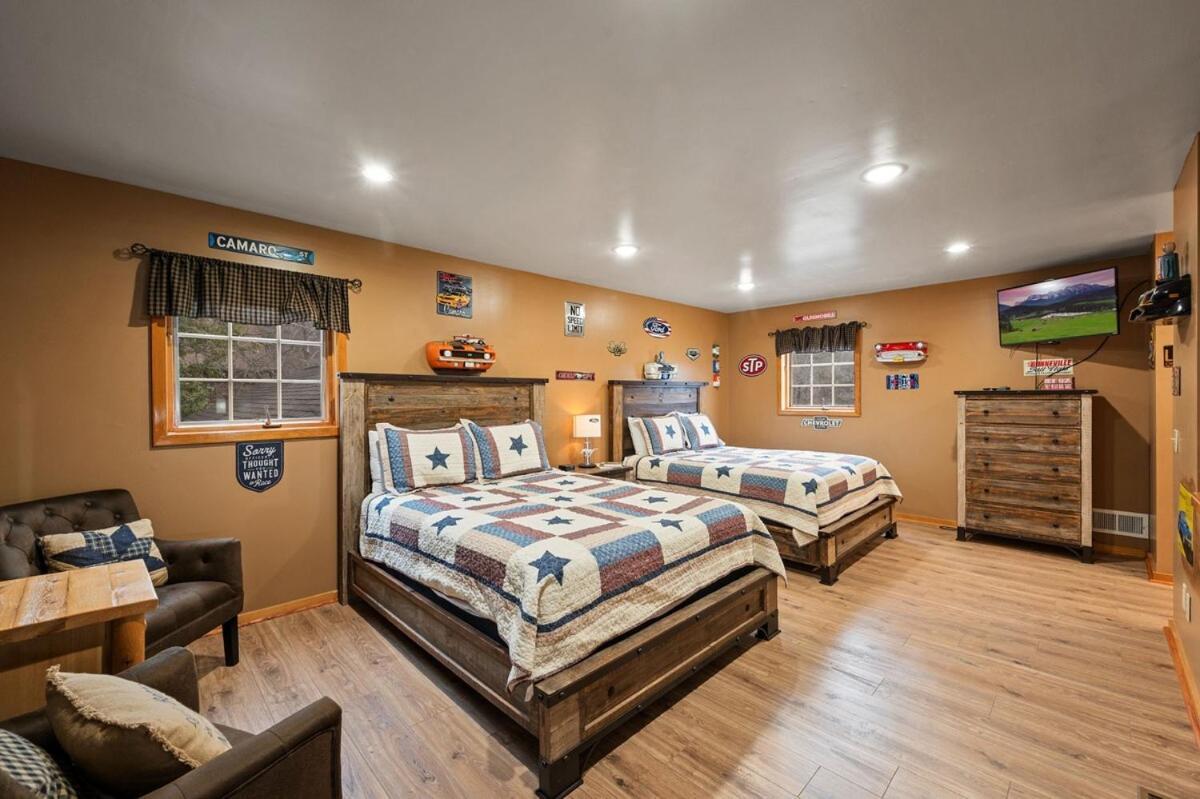 Lux,hottub,game Room,central Location,mountain View Holiday home