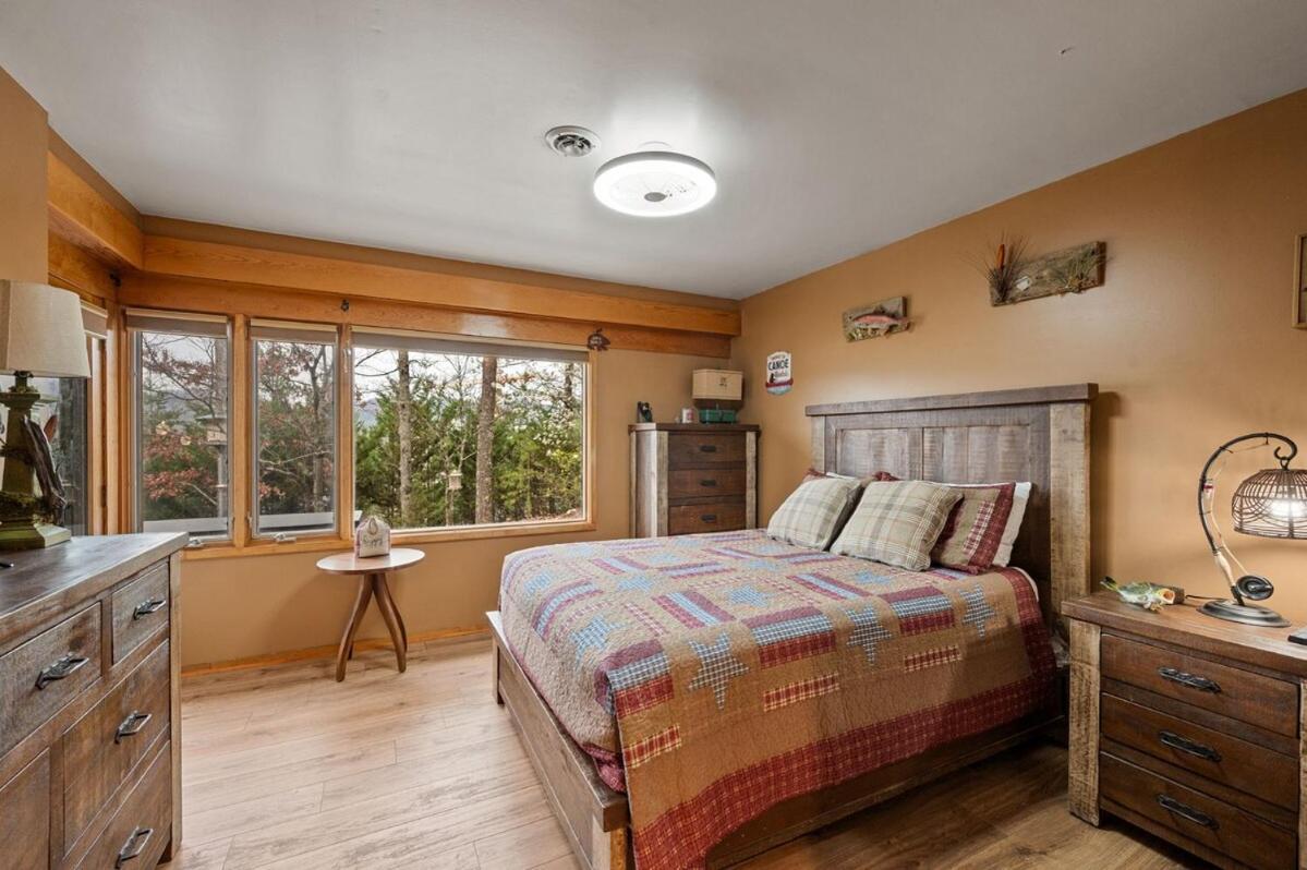 Lux,hottub,game Room,central Location,mountain View *