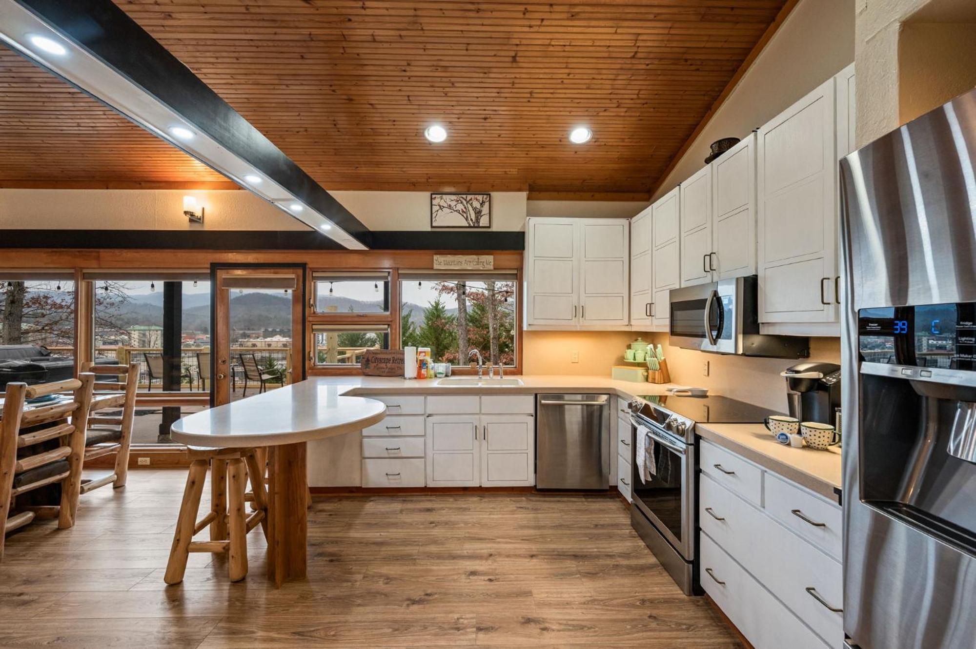 Lux,hottub,game Room,central Location,mountain View *