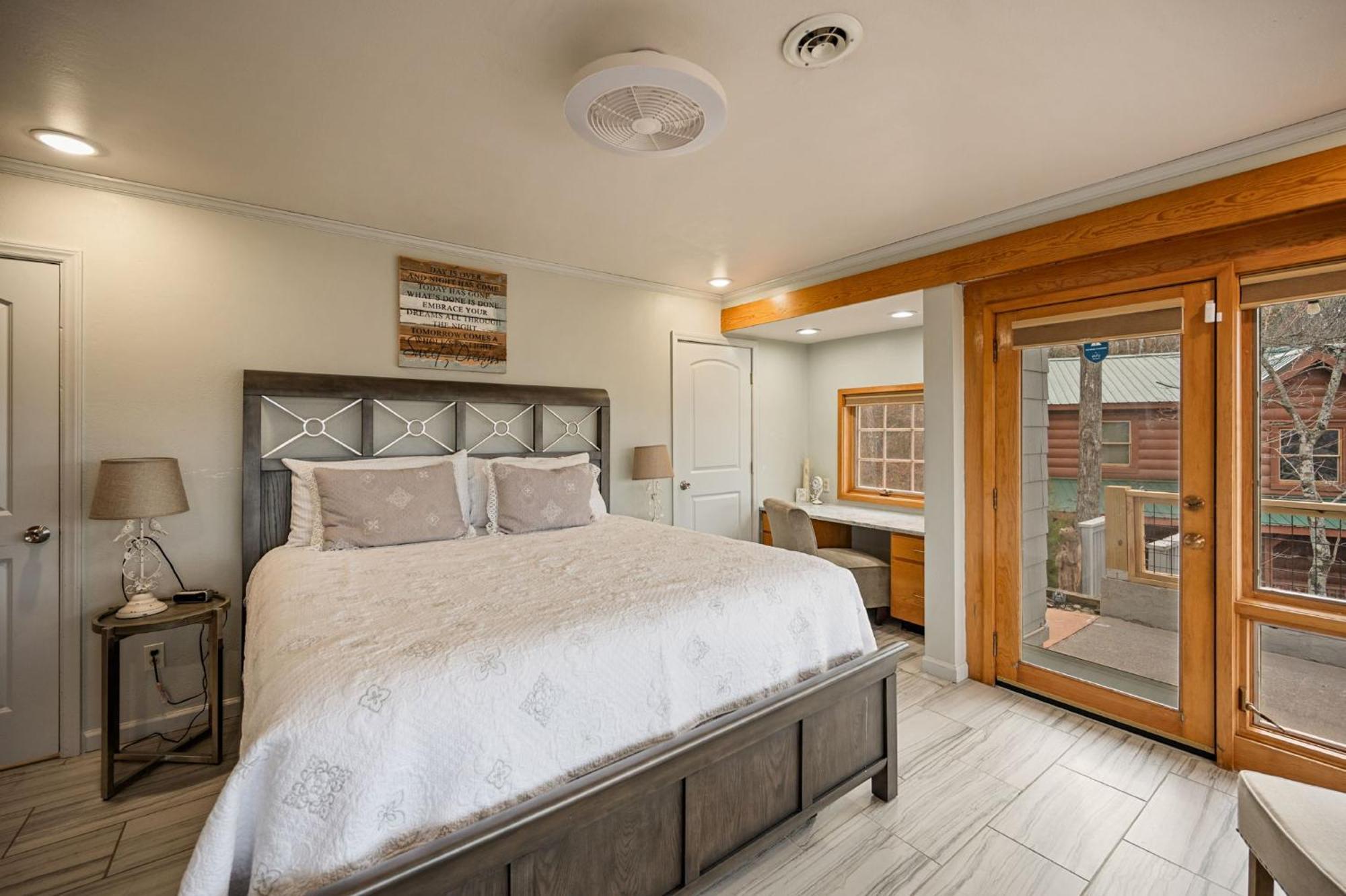 Lux,hottub,game Room,central Location,mountain View Pigeon Forge