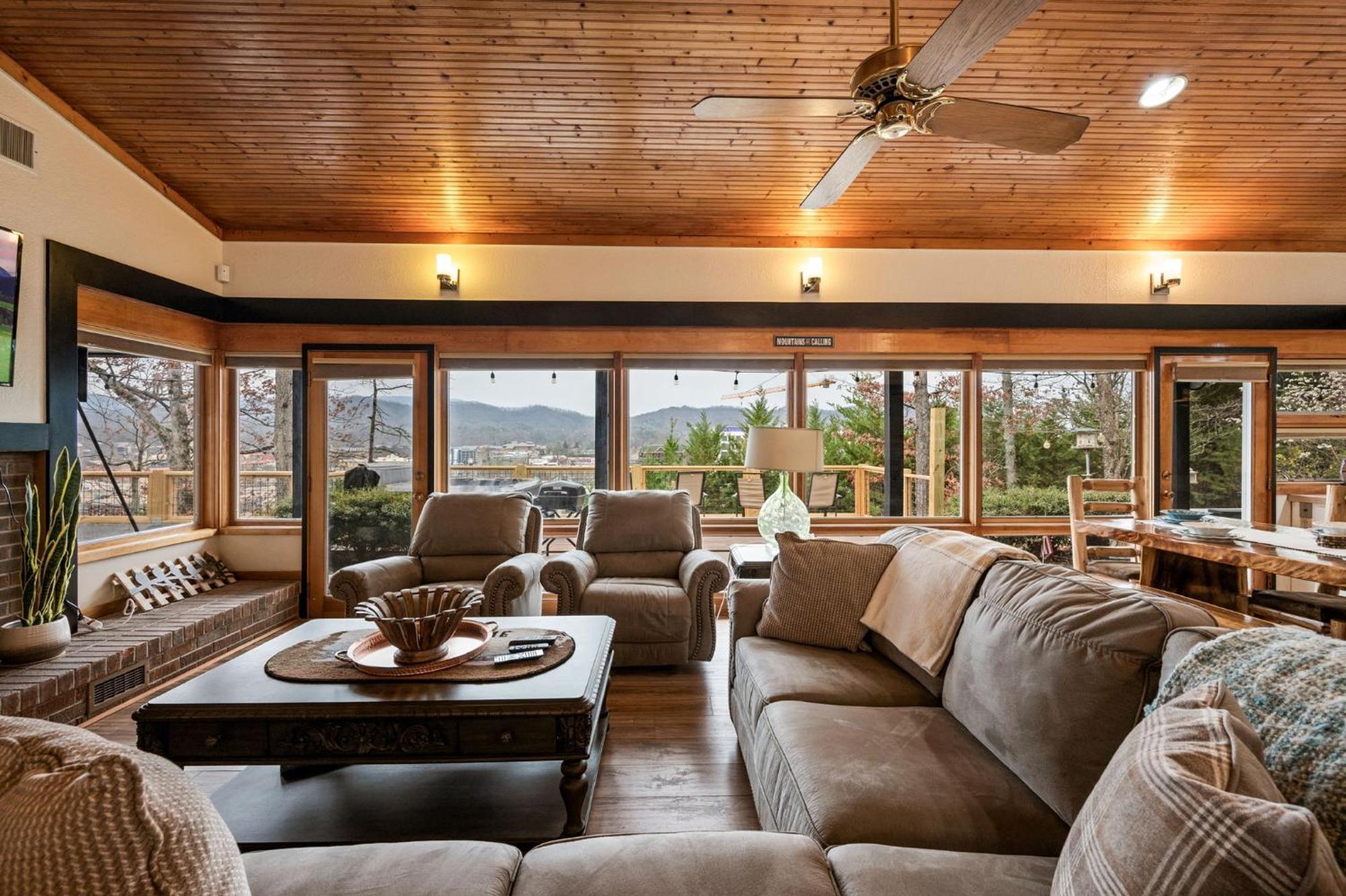 Holiday home Lux,hottub,game Room,central Location,mountain View *