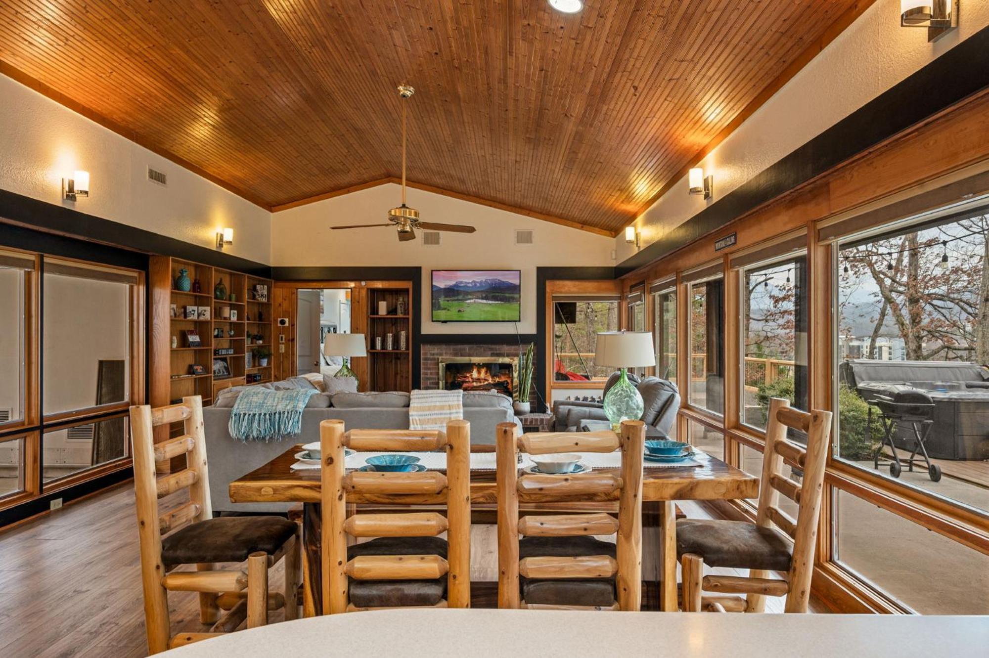 Lux,hottub,game Room,central Location,mountain View
