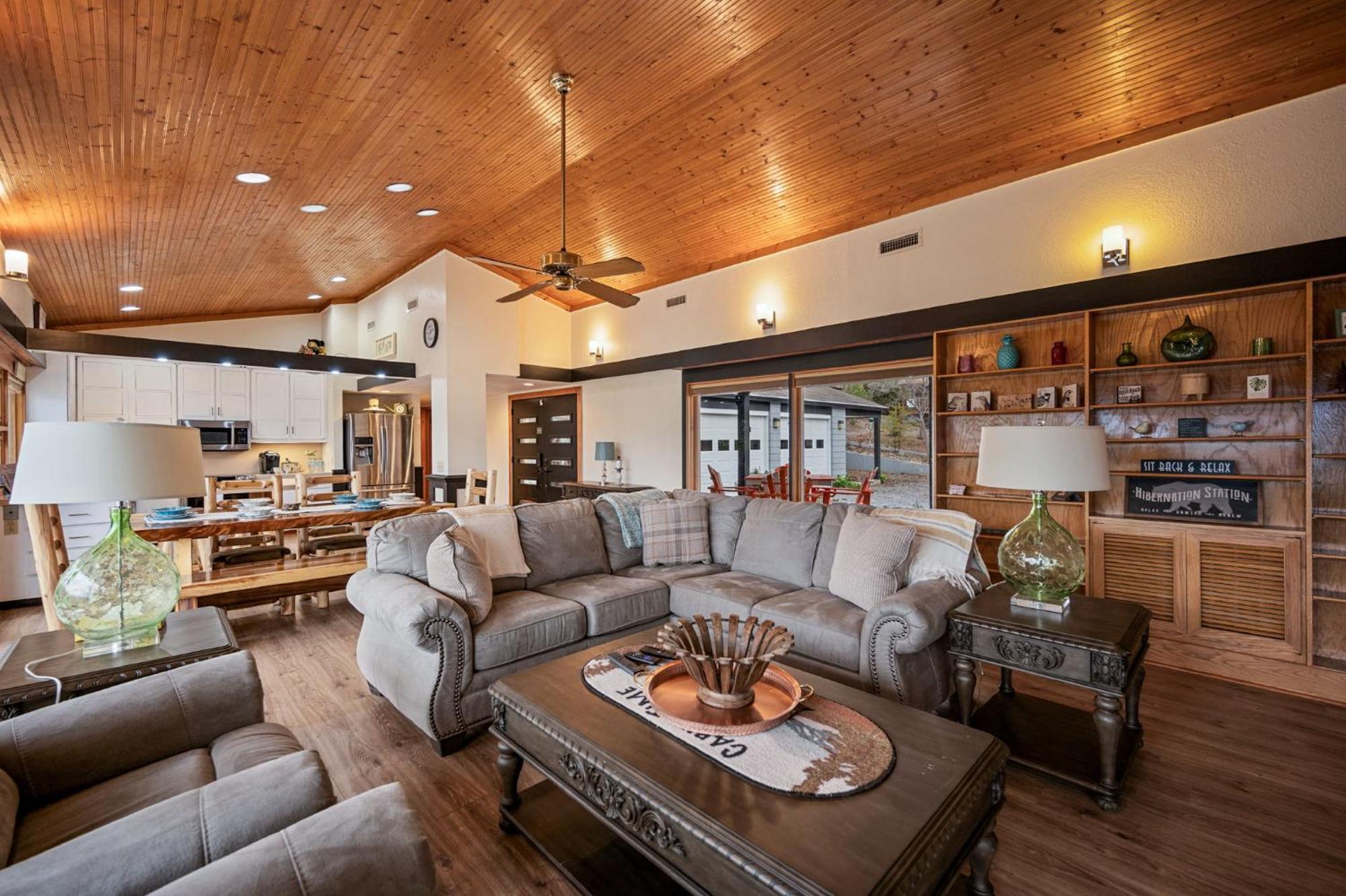 Holiday home Lux,hottub,game Room,central Location,mountain View