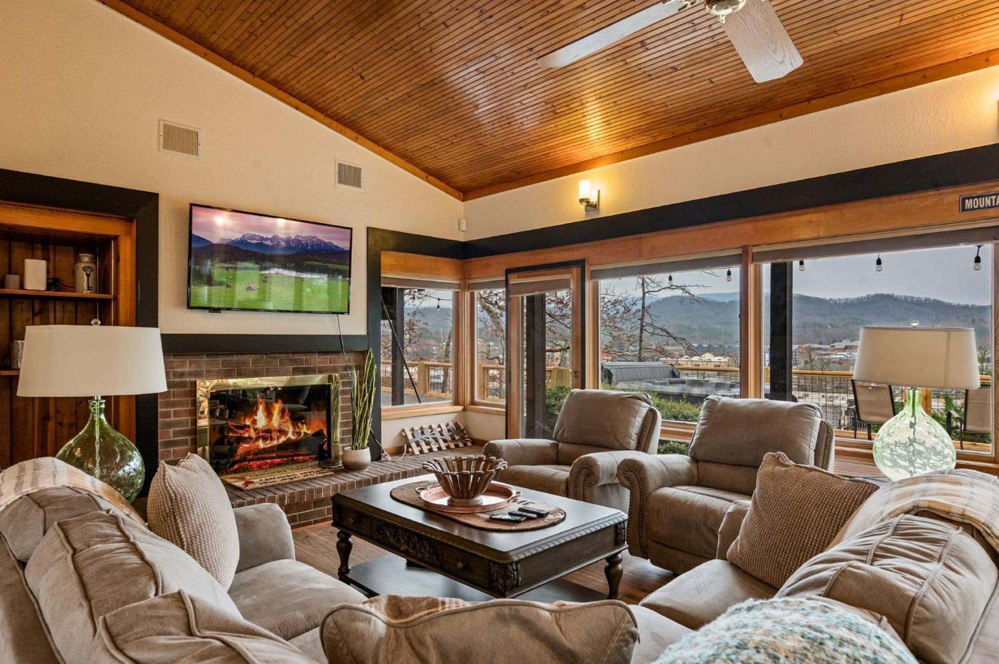 Lux,hottub,game Room,central Location,mountain View * Pigeon Forge