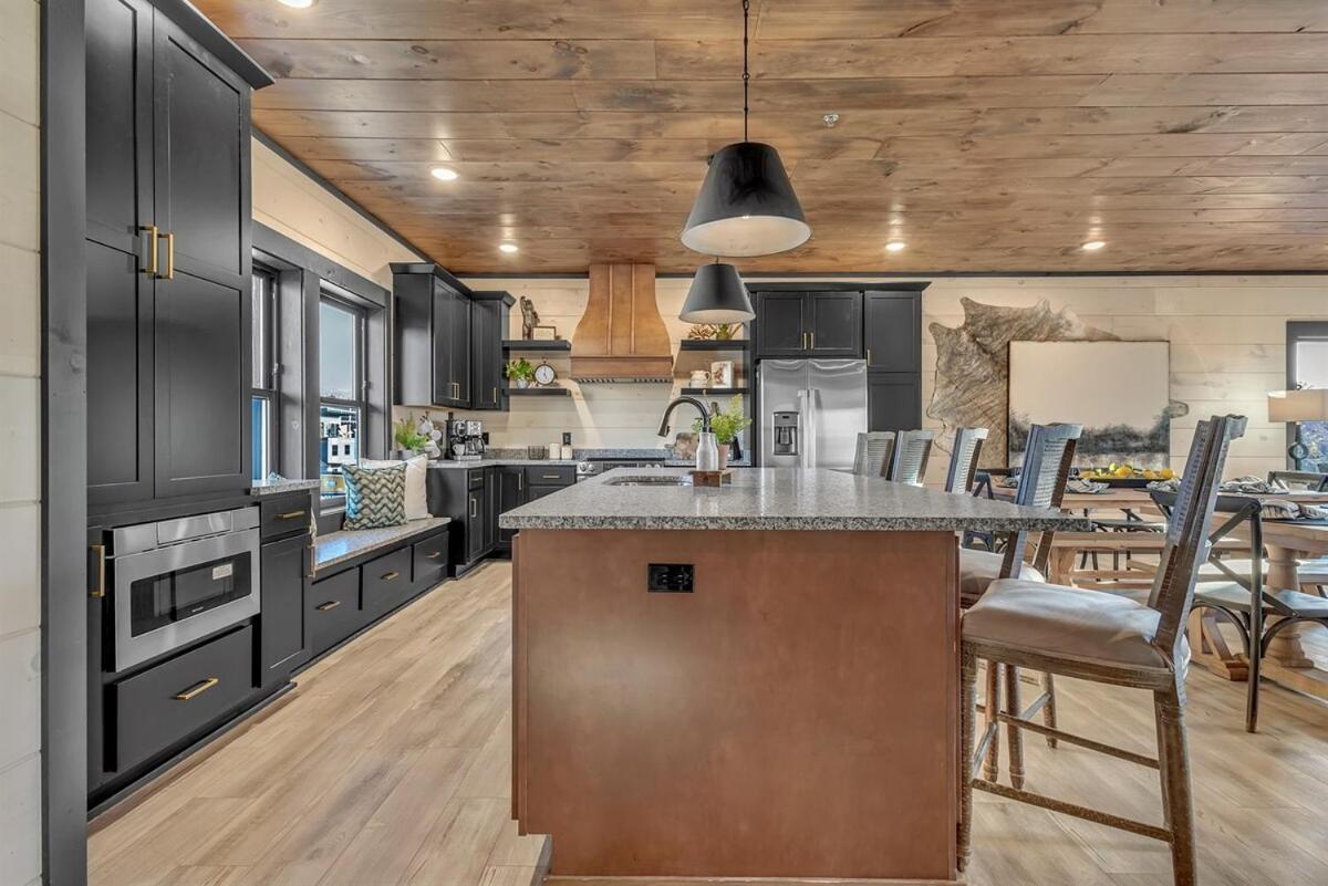 Smith Creek Lux By Luxstayusa * Pigeon Forge