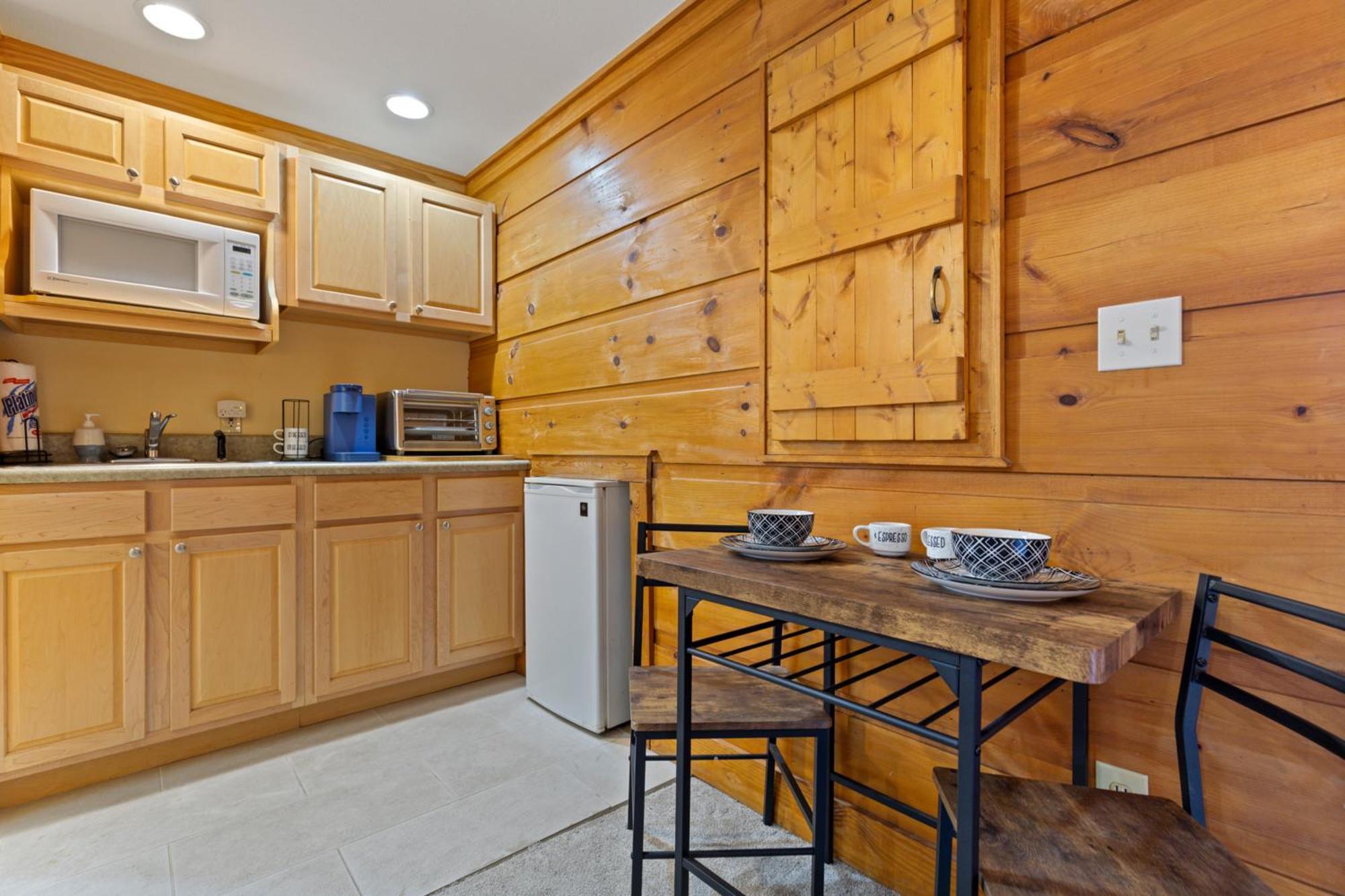 Apartment At Dollywood Lane *