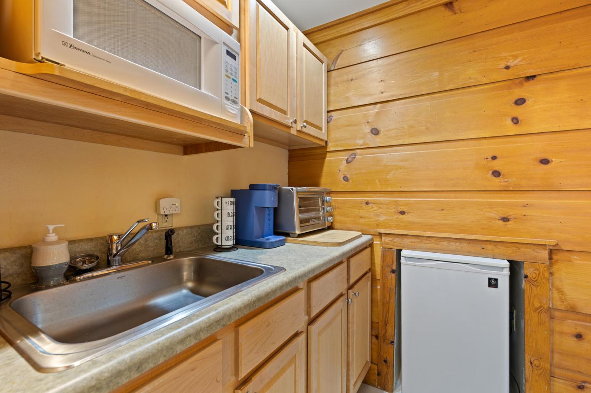 At Dollywood Lane Apartment
