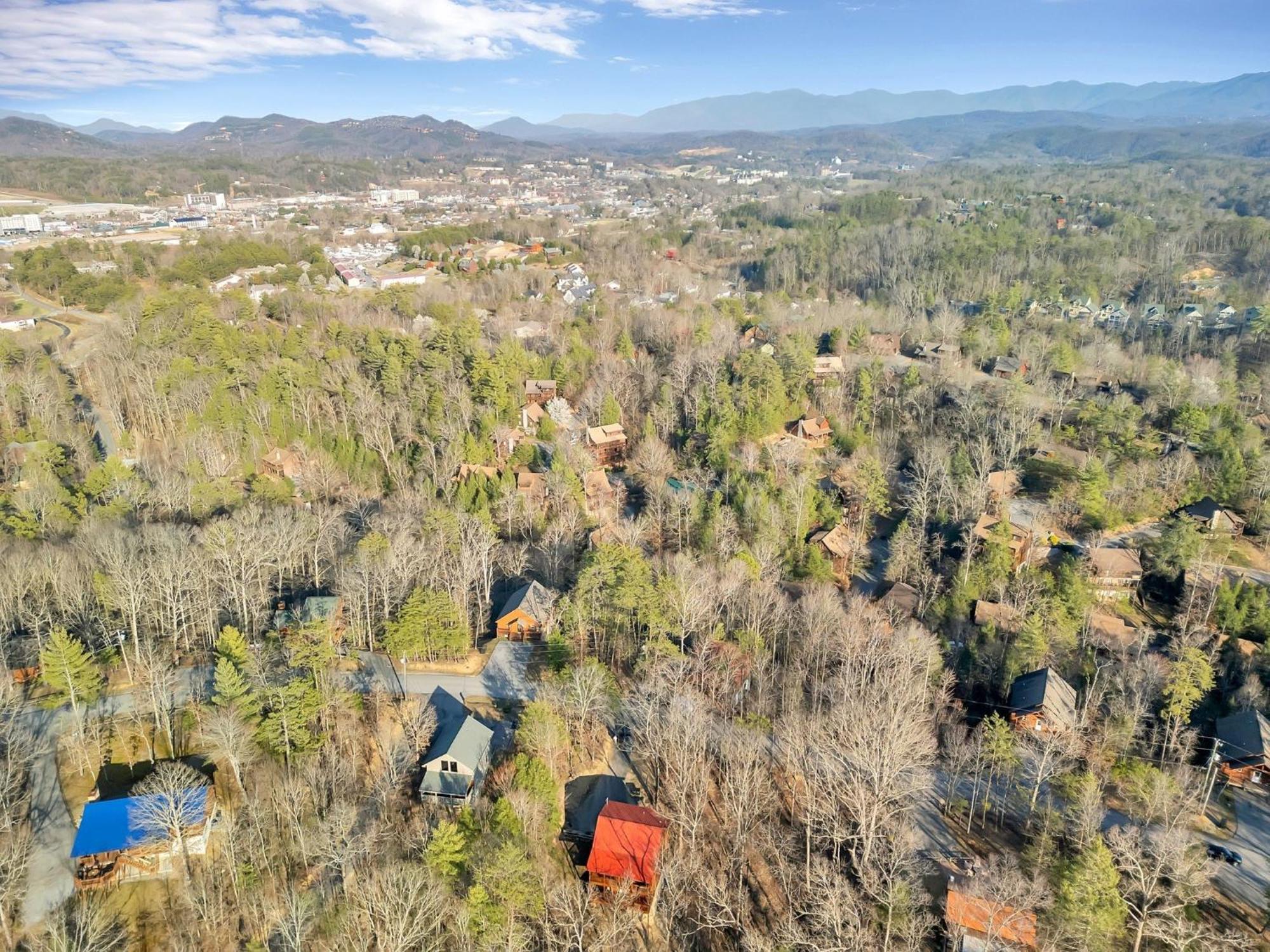 Bear Hug Hideaway Pigeon Forge