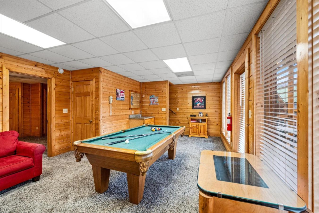 Starry Mountain View- Hot Tub - Pool Table - Prime Location Holiday home