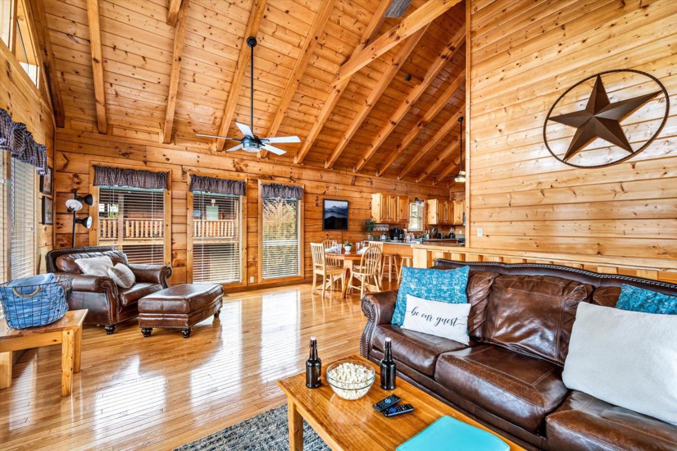 Starry Mountain View- Hot Tub - Pool Table - Prime Location