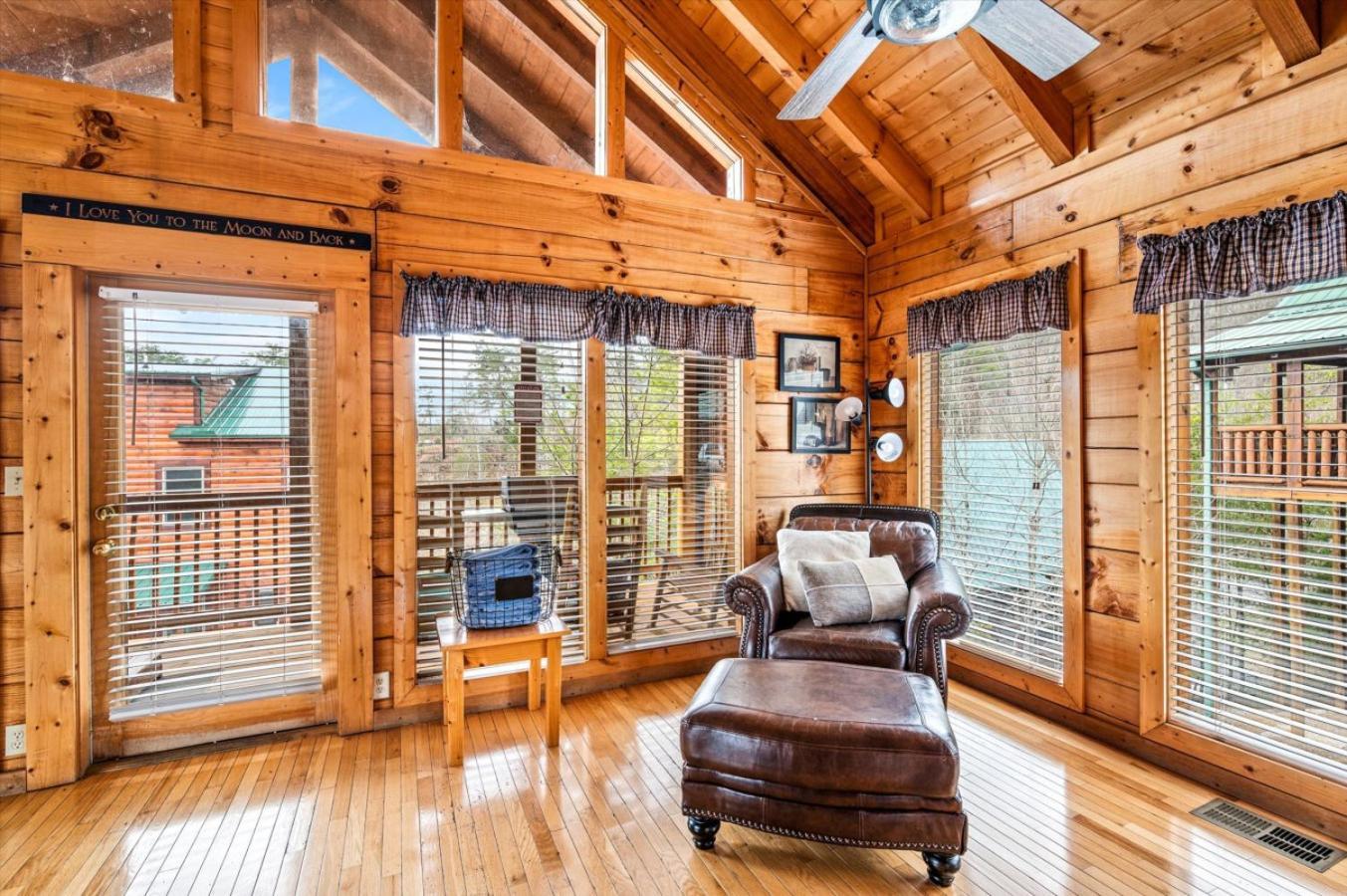 Starry Mountain View- Hot Tub - Pool Table - Prime Location Holiday home Pigeon Forge