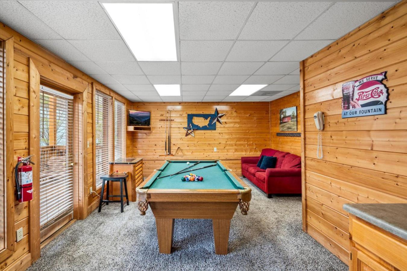 Starry Mountain View- Hot Tub - Pool Table - Prime Location Holiday home *