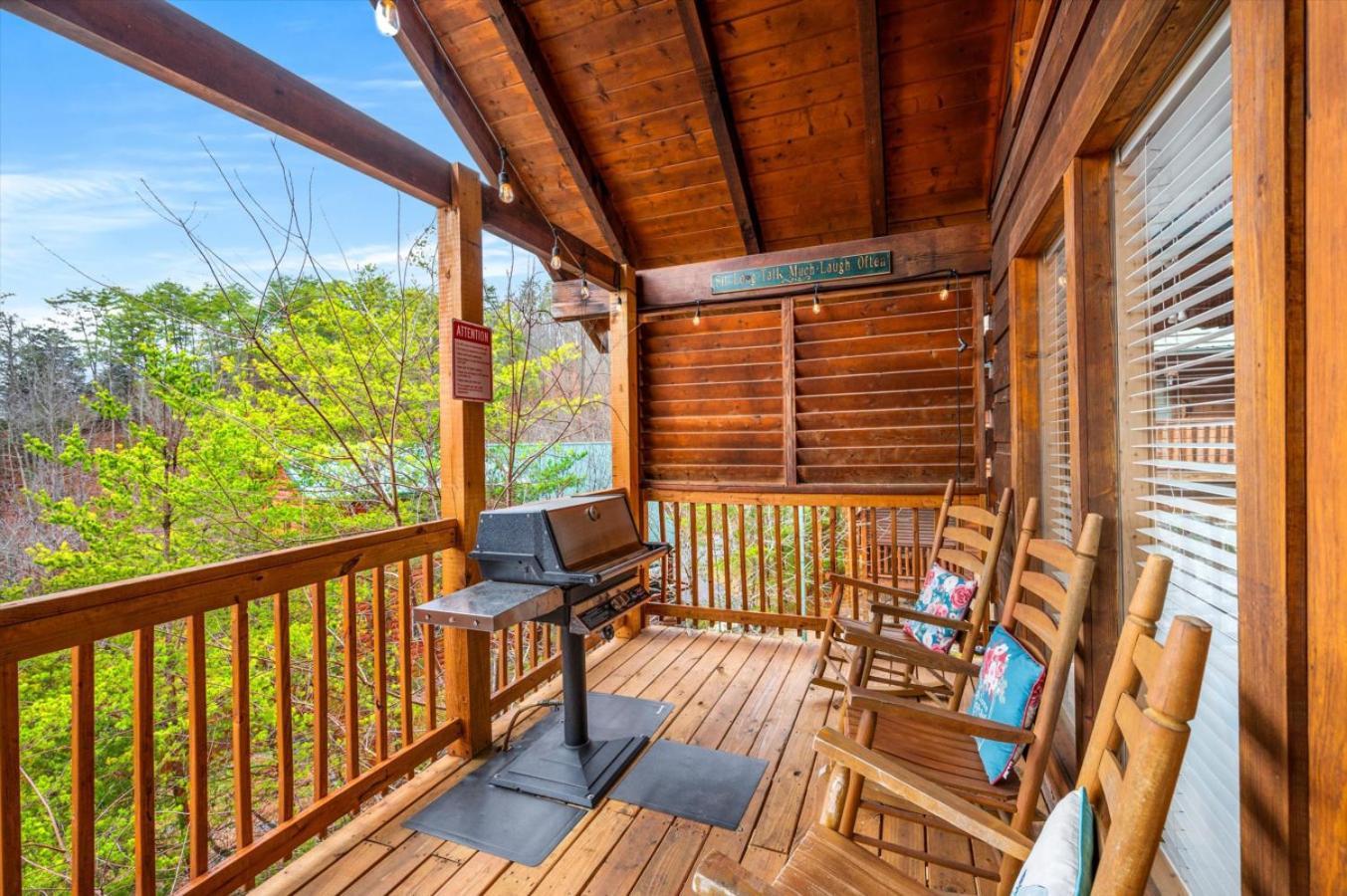 Starry Mountain View- Hot Tub - Pool Table - Prime Location Holiday home *