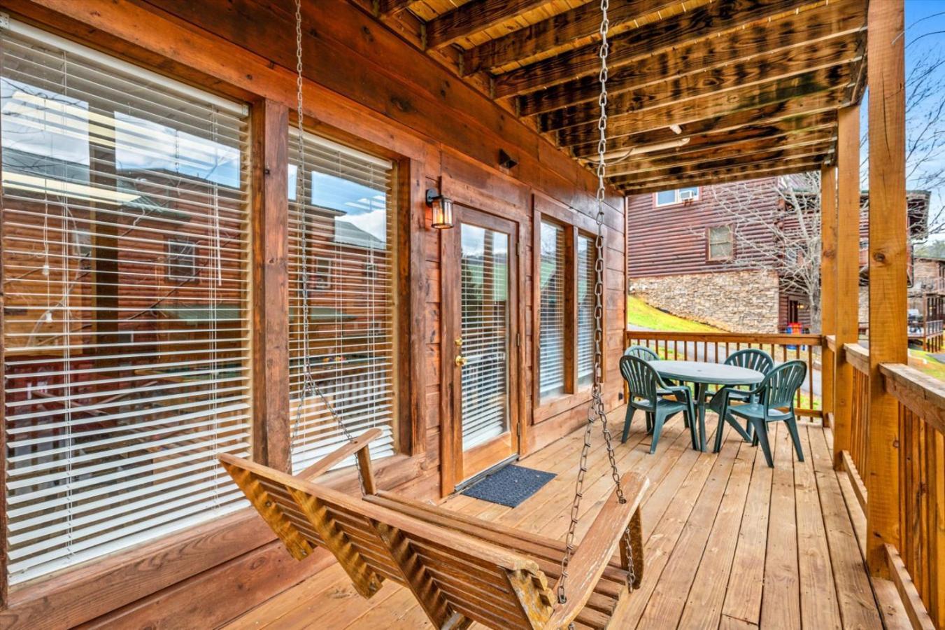 Starry Mountain View- Hot Tub - Pool Table - Prime Location Holiday home