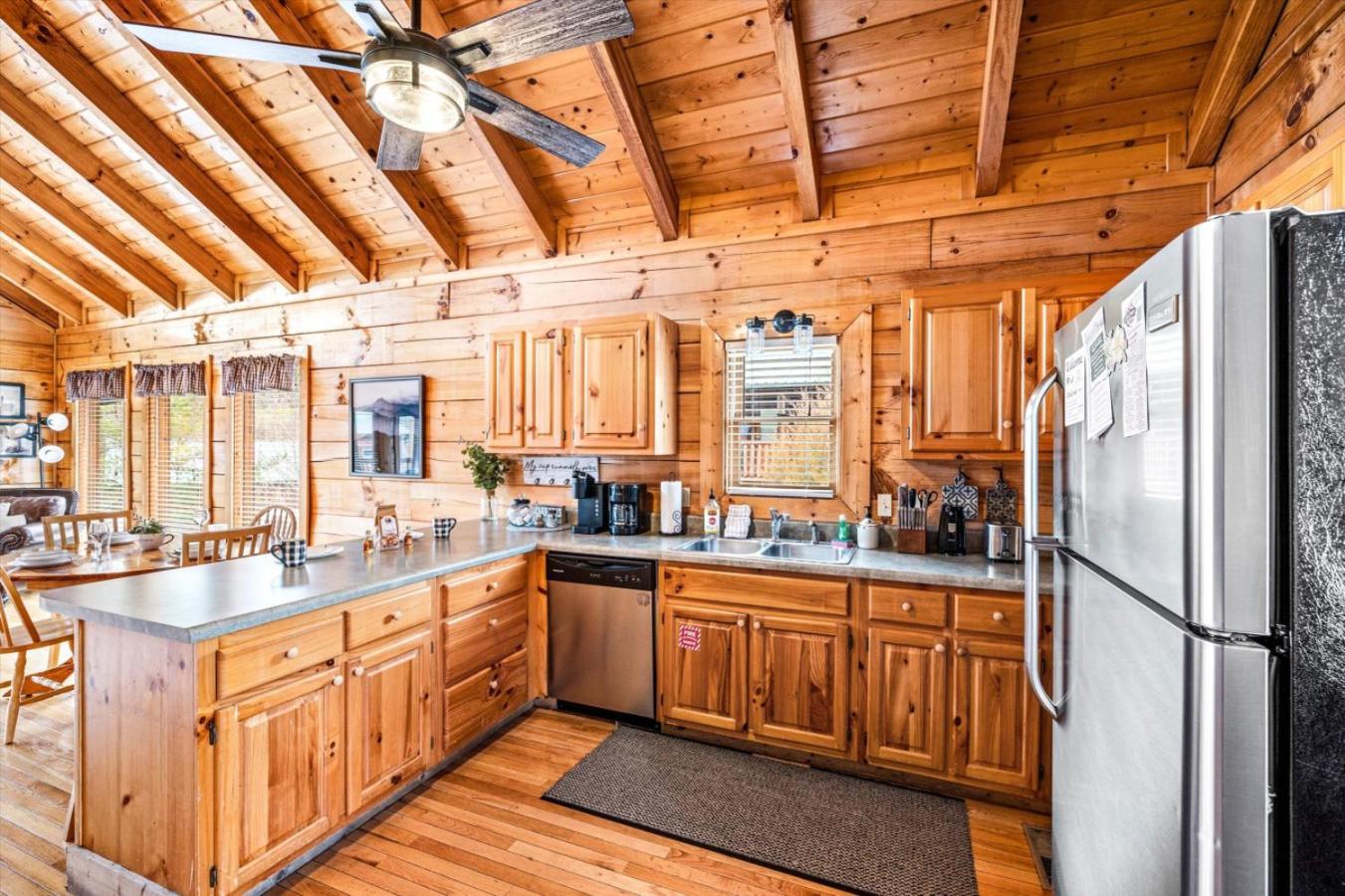 Holiday home Starry Mountain View- Hot Tub - Pool Table - Prime Location Pigeon Forge