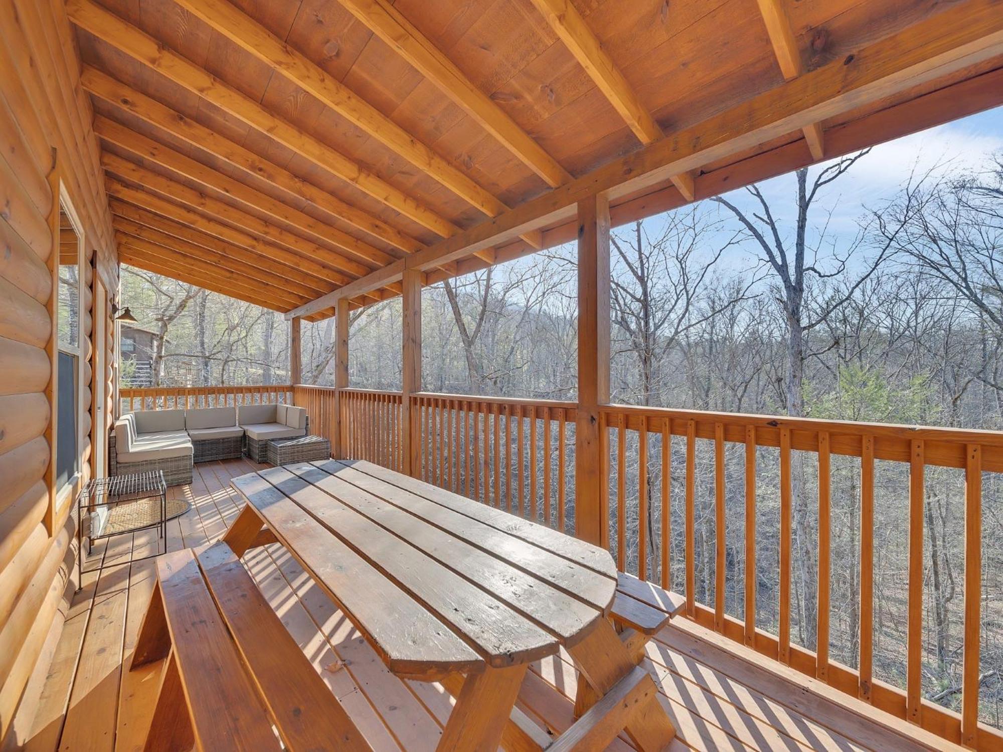 Bear Hug Hideaway * Pigeon Forge