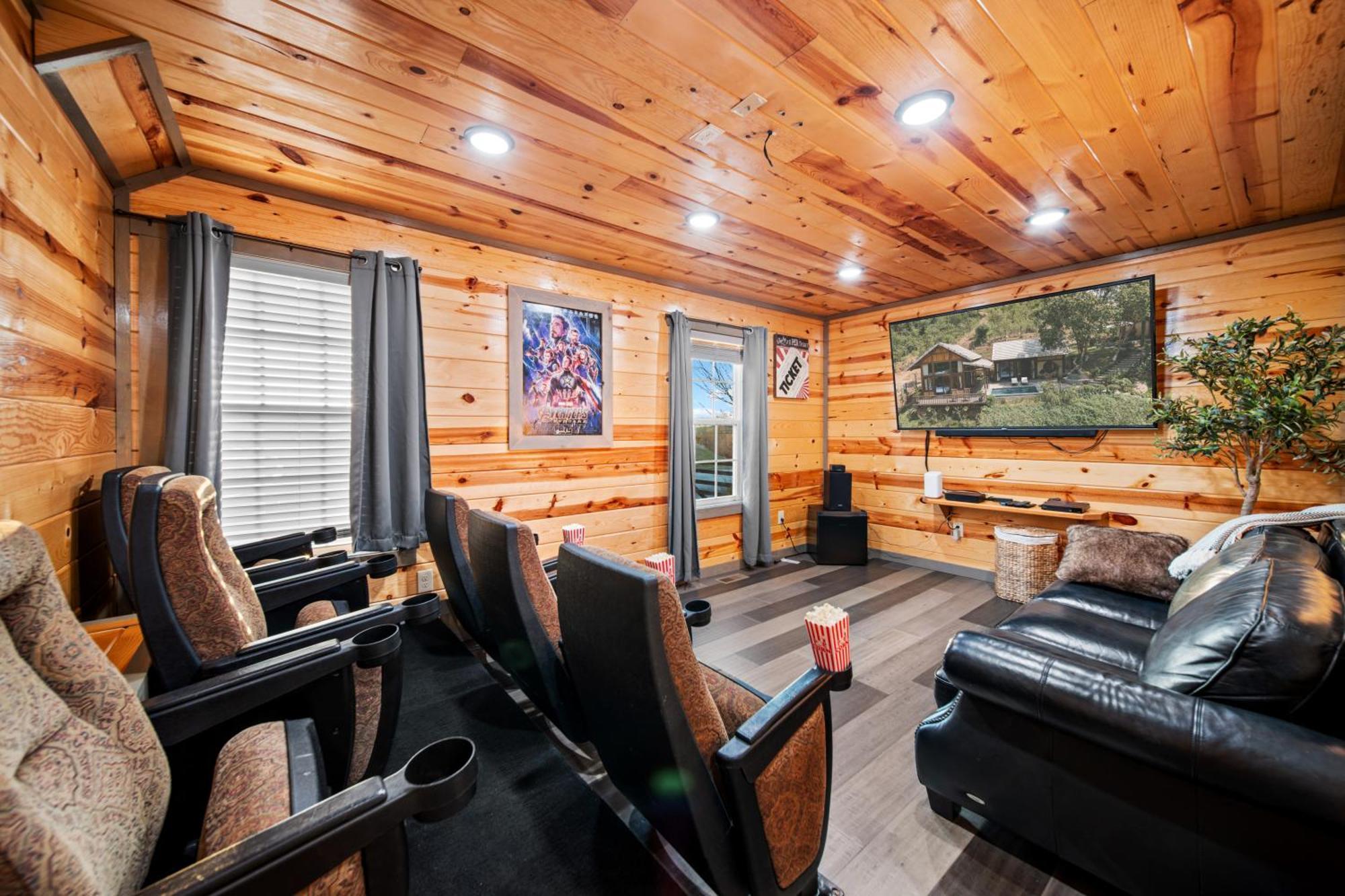 Holiday home Indoor Heated Pool, Alpine Resort Near Dollywood, Theater & Game Room, Hot Tub Pigeon Forge