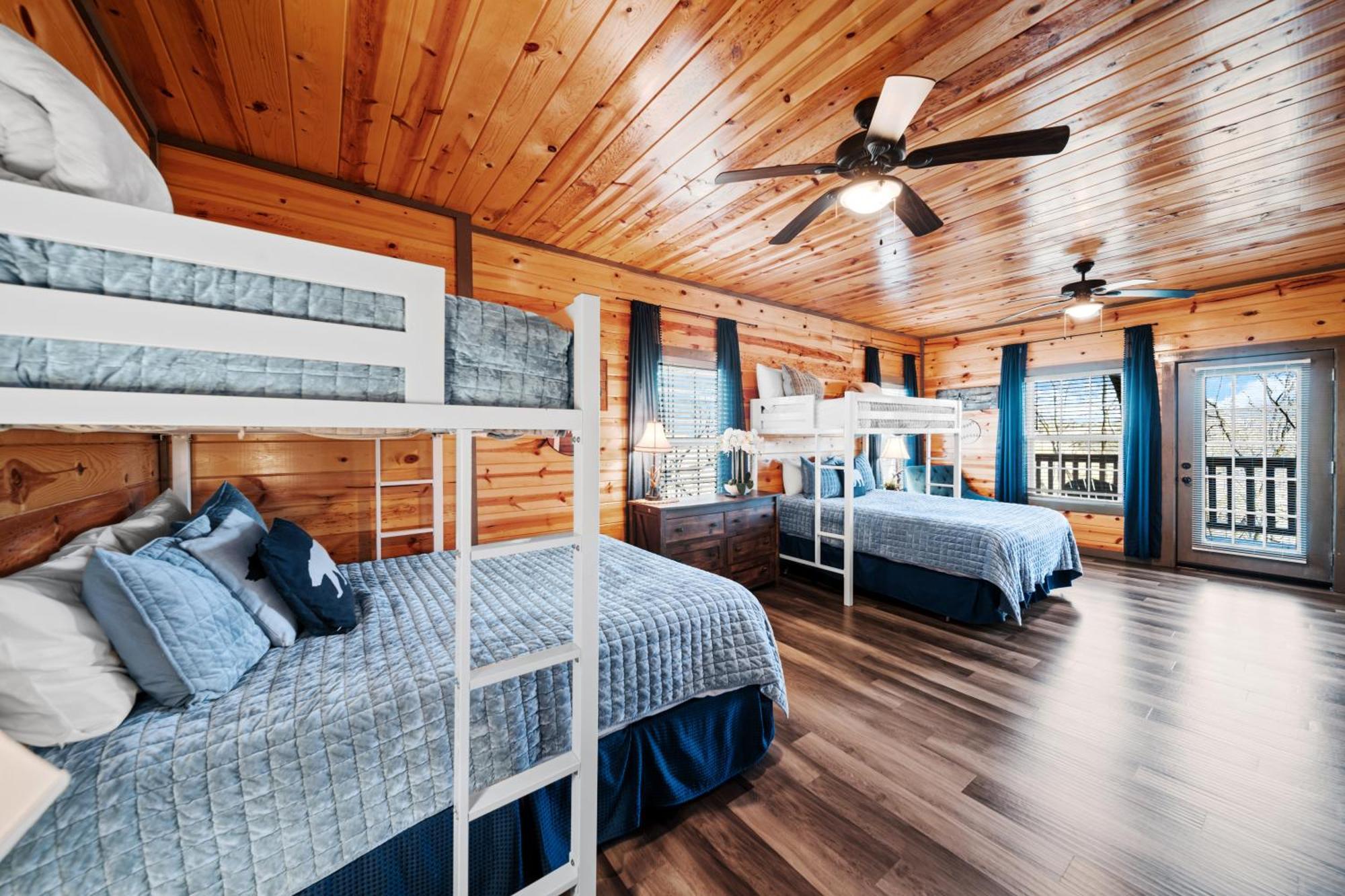 Holiday home Indoor Heated Pool, Alpine Resort Near Dollywood, Theater & Game Room, Hot Tub