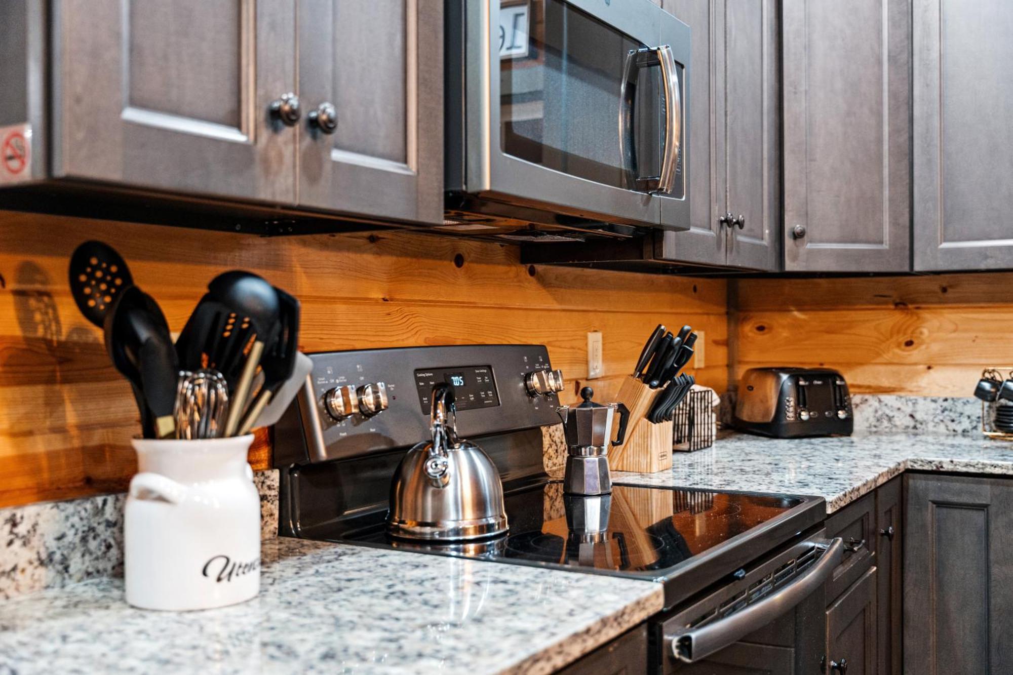 Indoor Heated Pool, Alpine Resort Near Dollywood, Theater & Game Room, Hot Tub *