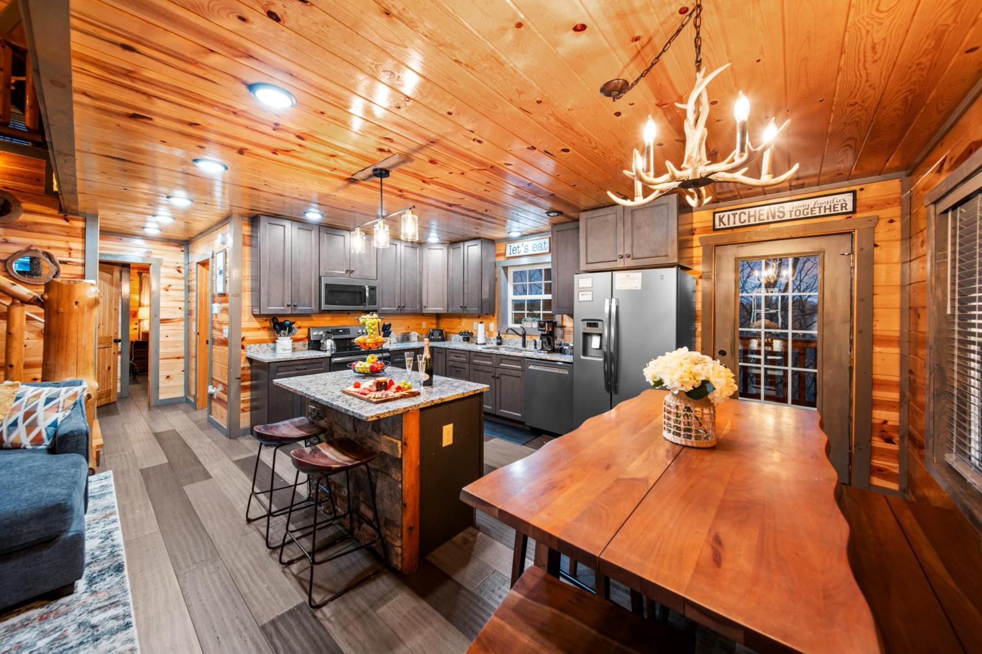 Indoor Heated Pool, Alpine Resort Near Dollywood, Theater & Game Room, Hot Tub Holiday home