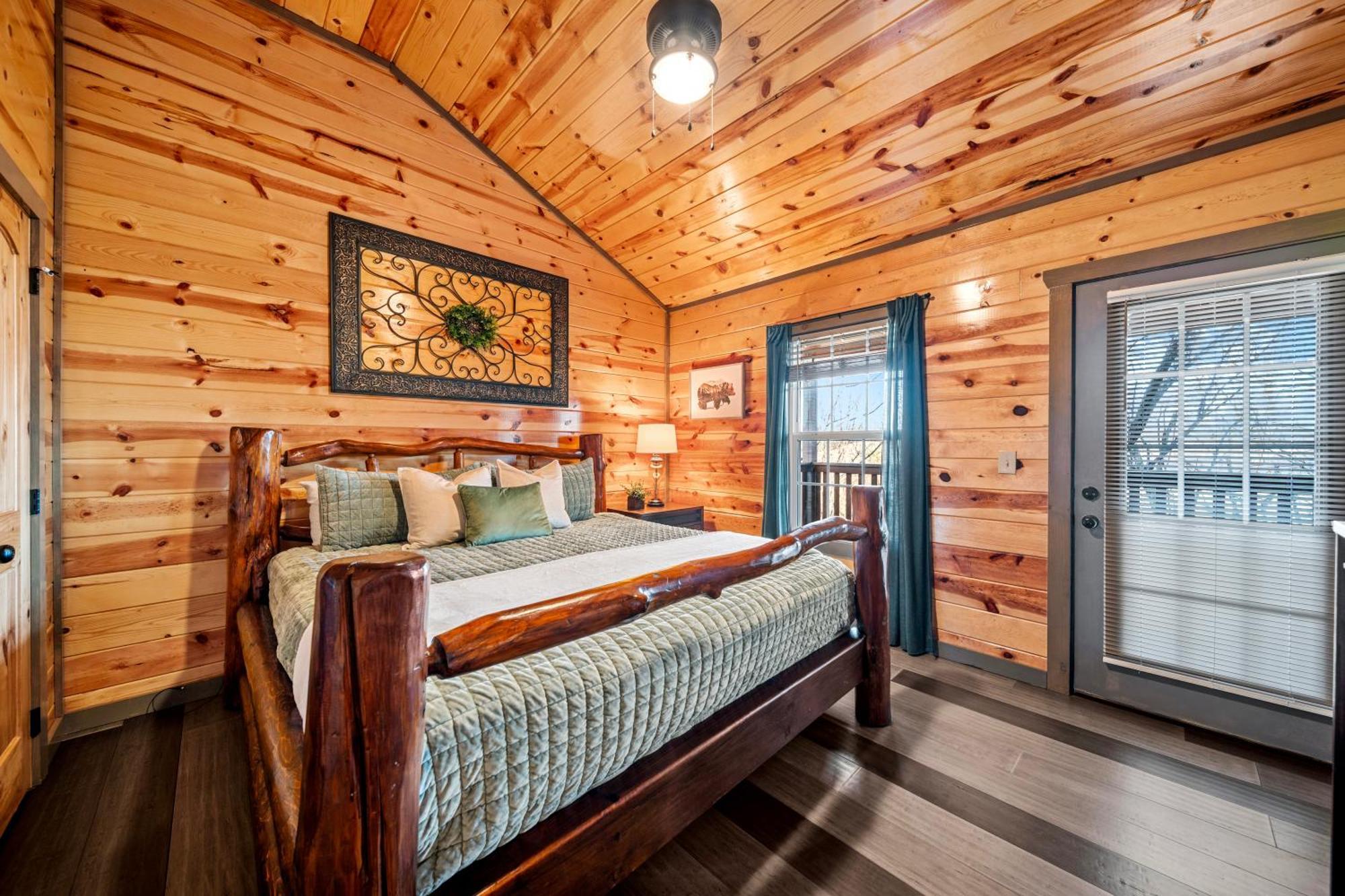 Holiday home Indoor Heated Pool, Alpine Resort Near Dollywood, Theater & Game Room, Hot Tub