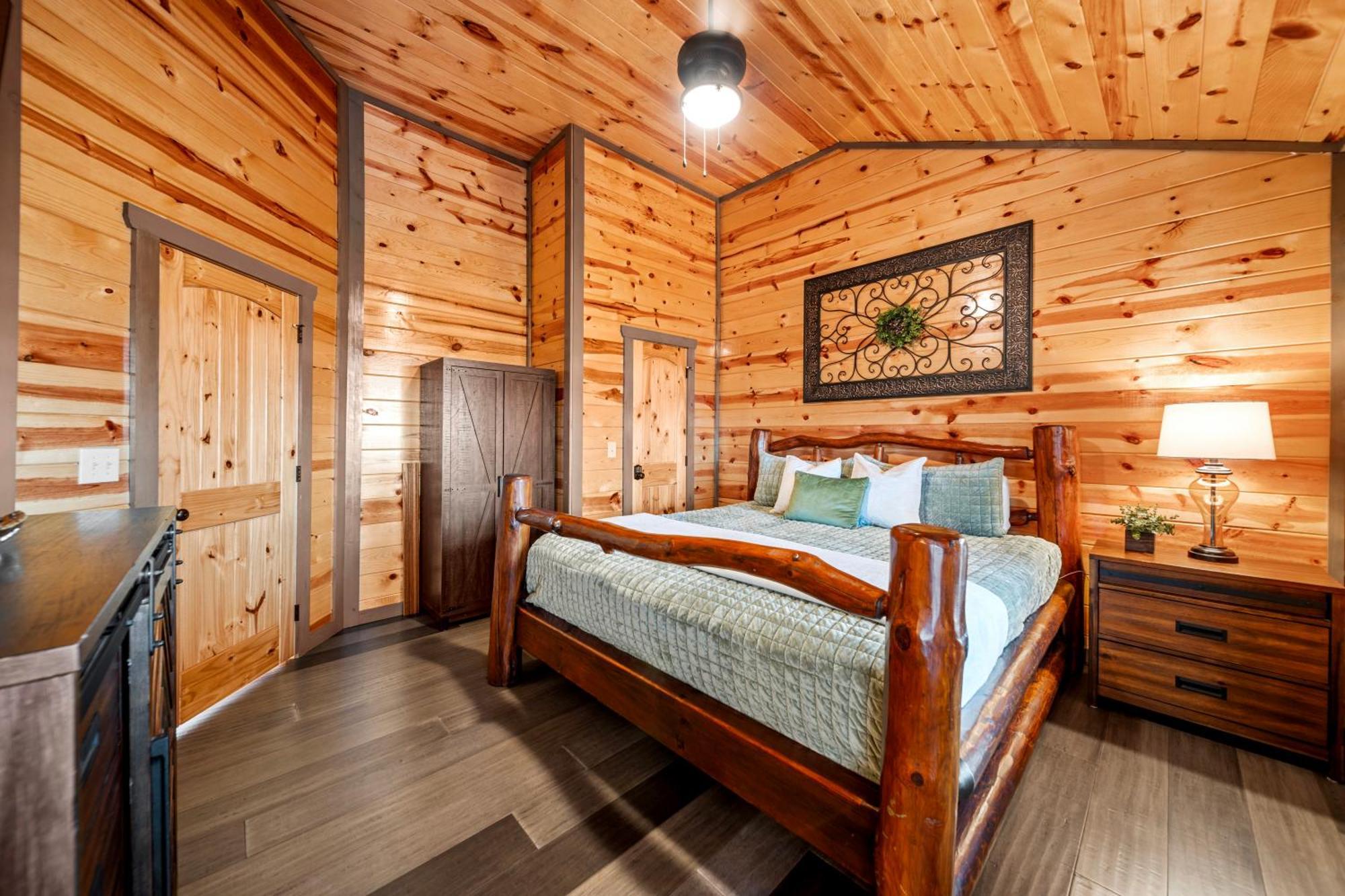 Holiday home Indoor Heated Pool, Alpine Resort Near Dollywood, Theater & Game Room, Hot Tub