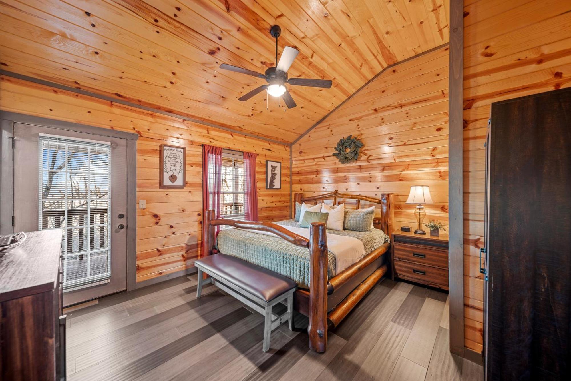 Indoor Heated Pool, Alpine Resort Near Dollywood, Theater & Game Room, Hot Tub * Pigeon Forge