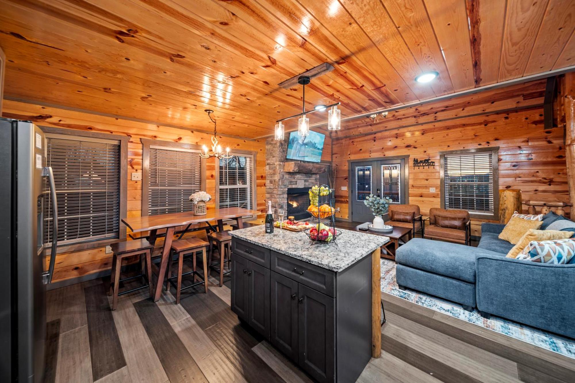Indoor Heated Pool, Alpine Resort Near Dollywood, Theater & Game Room, Hot Tub Holiday home *