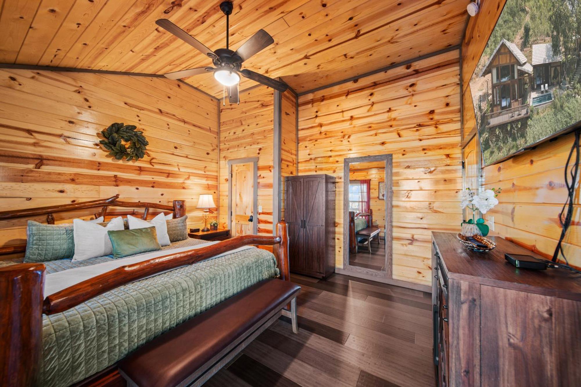 Indoor Heated Pool, Alpine Resort Near Dollywood, Theater & Game Room, Hot Tub Holiday home Pigeon Forge