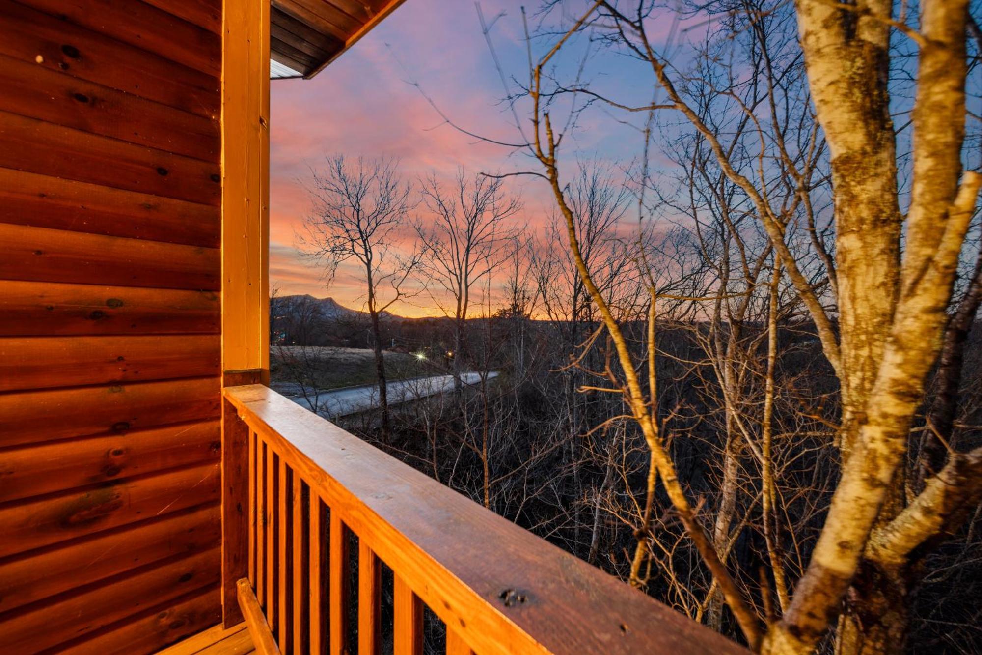 Holiday home Indoor Heated Pool, Alpine Resort Near Dollywood, Theater & Game Room, Hot Tub Pigeon Forge