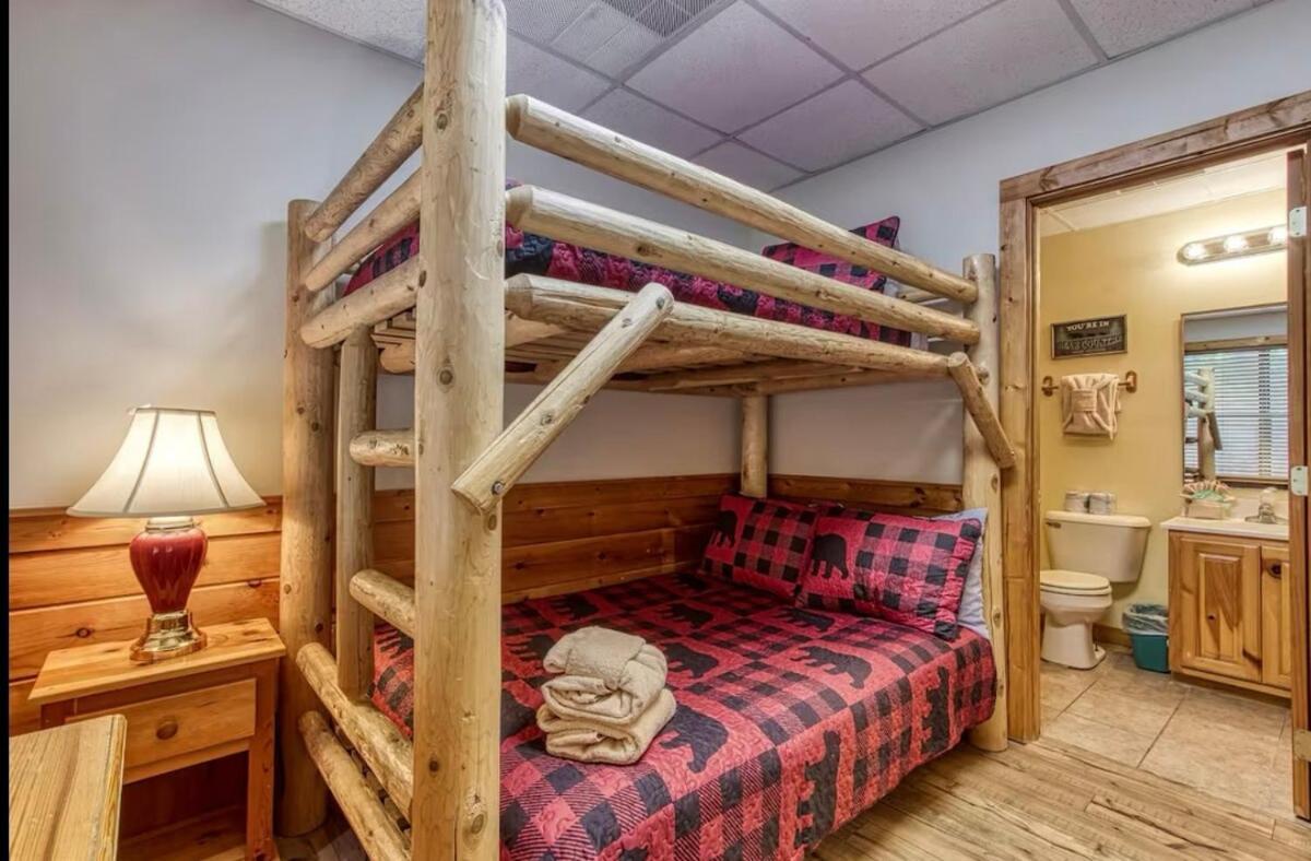 Taylor Tots Hideaway Pigeon Forge