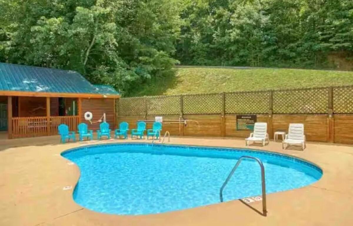 Taylor Tots Hideaway Pigeon Forge
