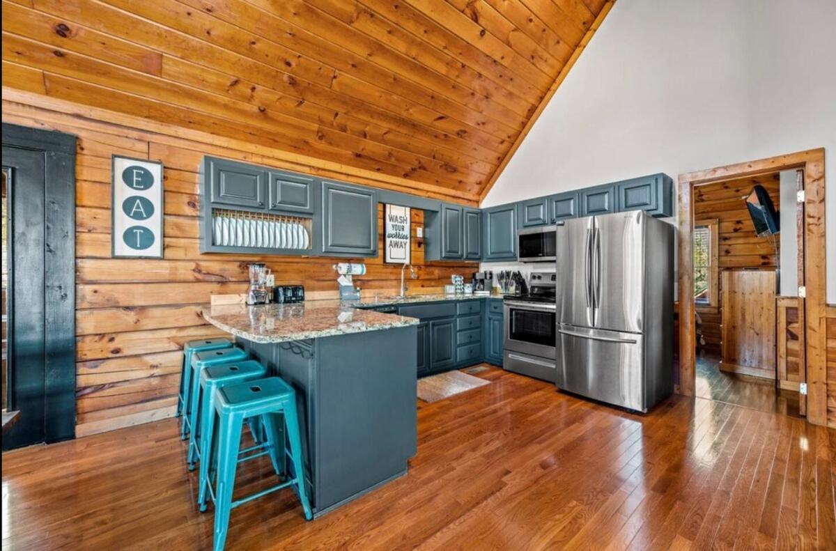 Taylor Tots Hideaway * Pigeon Forge