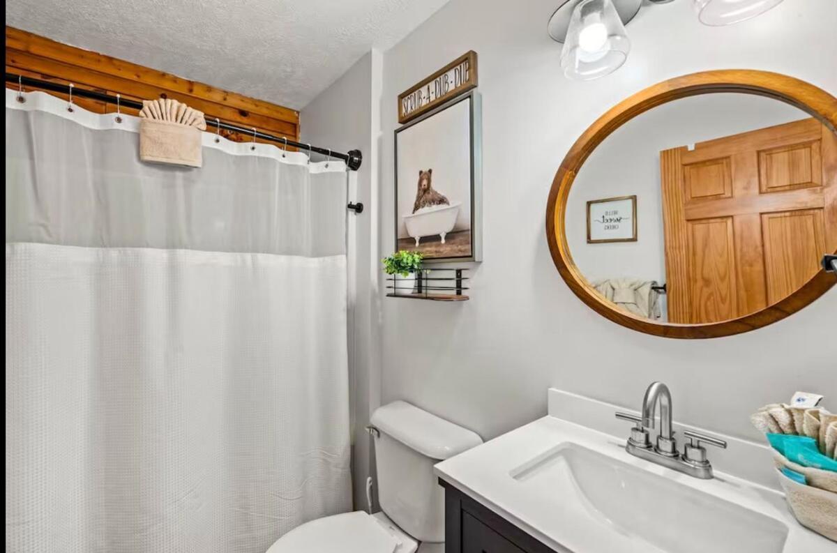 Taylor Tots Hideaway Pigeon Forge