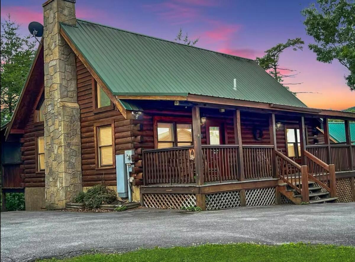 Taylor Tots Hideaway Pigeon Forge