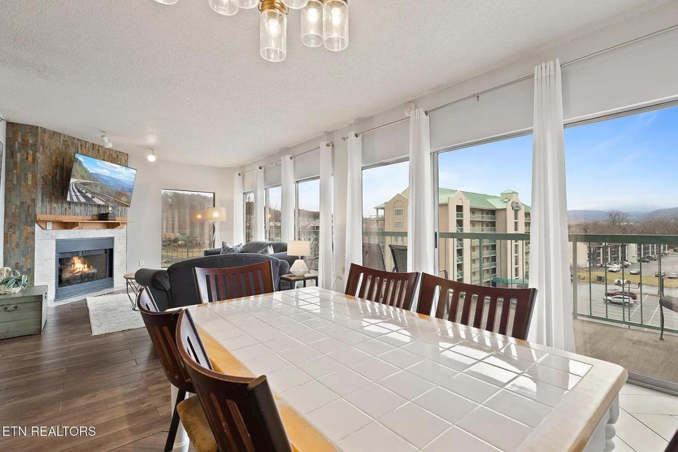 River Place #610 3bd *