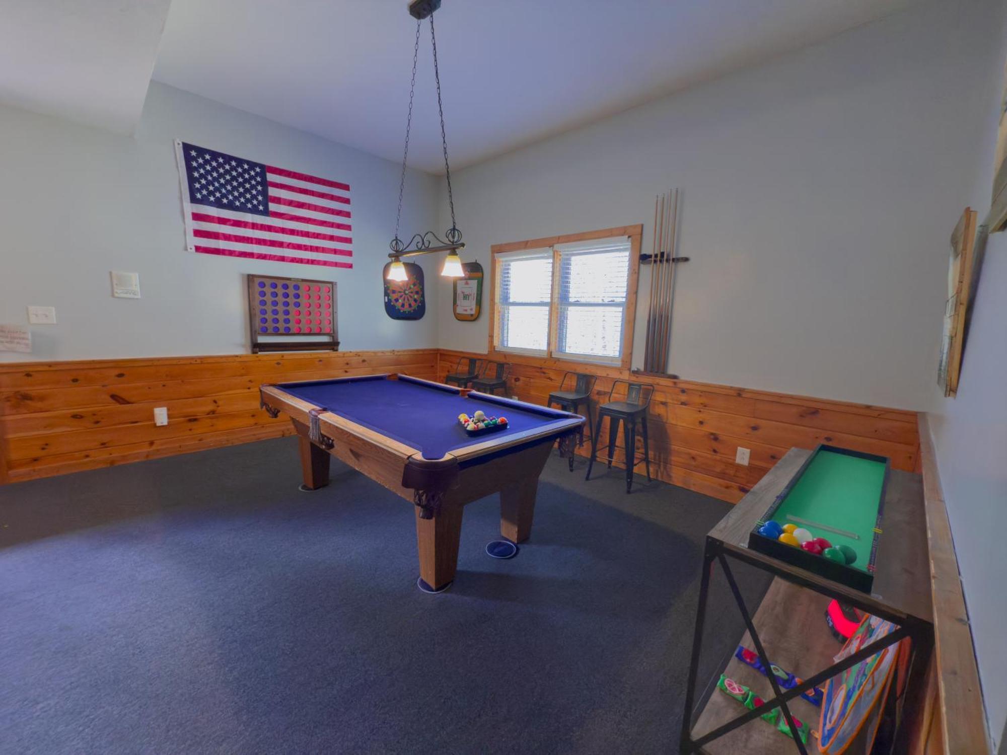 Cabin For Groups Getaway! Top Location, Grill, Wifi & Workstation, Hot Tub & Game Room Pigeon Forge