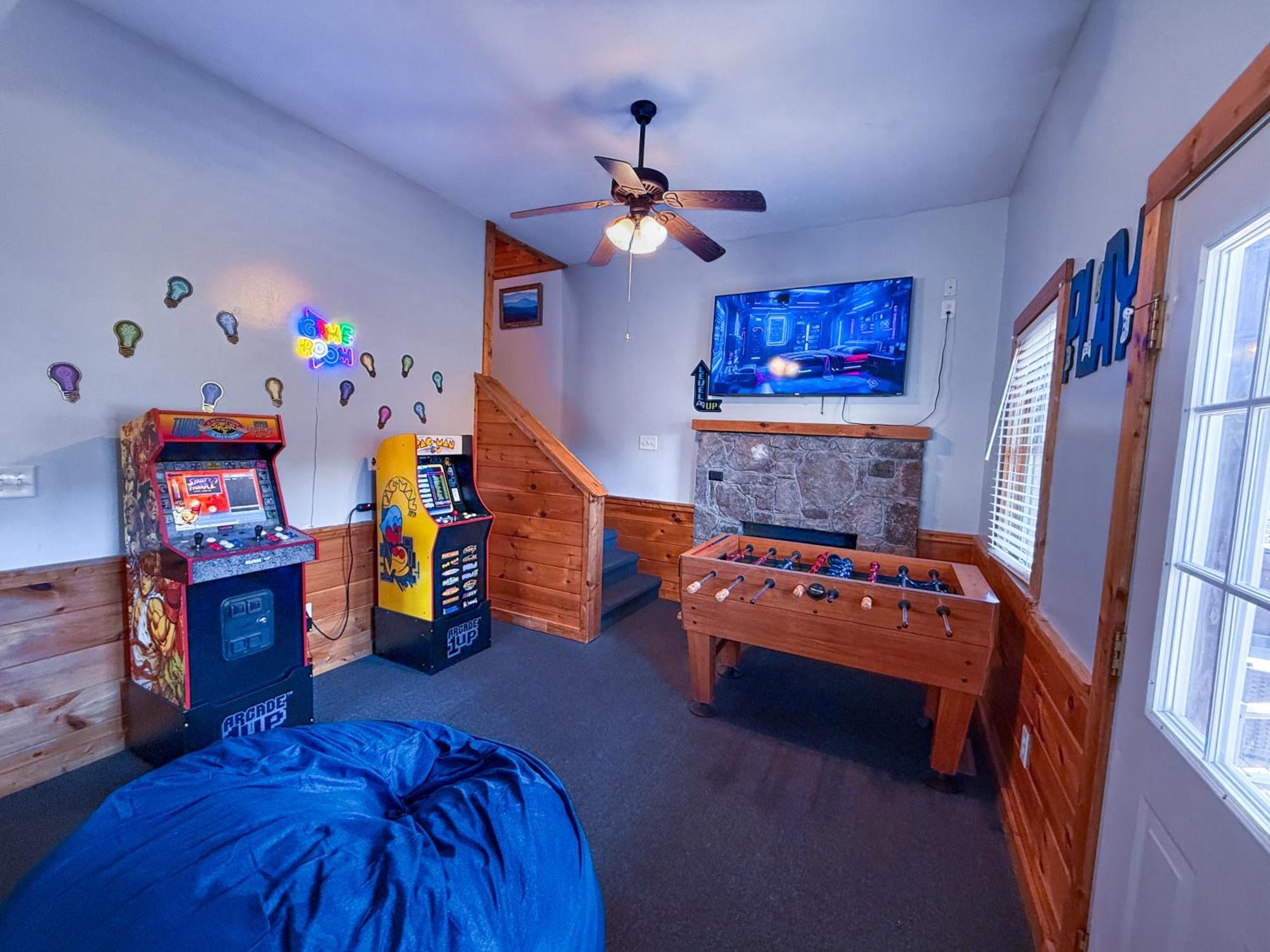 Cabin For Groups Getaway! Top Location, Grill, Wifi & Workstation, Hot Tub & Game Room * Pigeon Forge